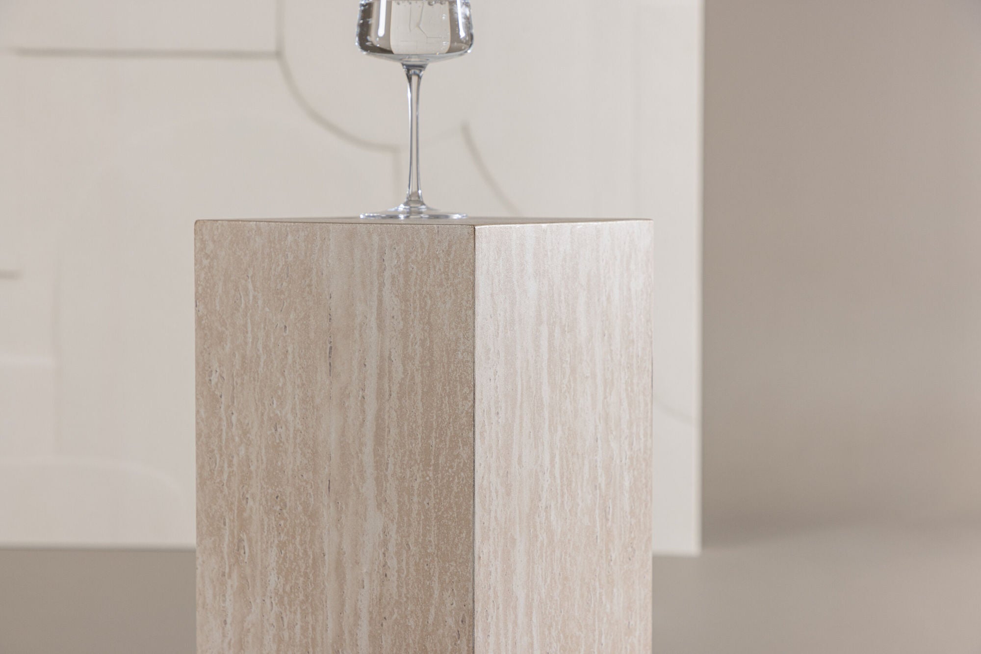Vind Ramsvik Side bord 23x65 - Travertine look / FSC 100%