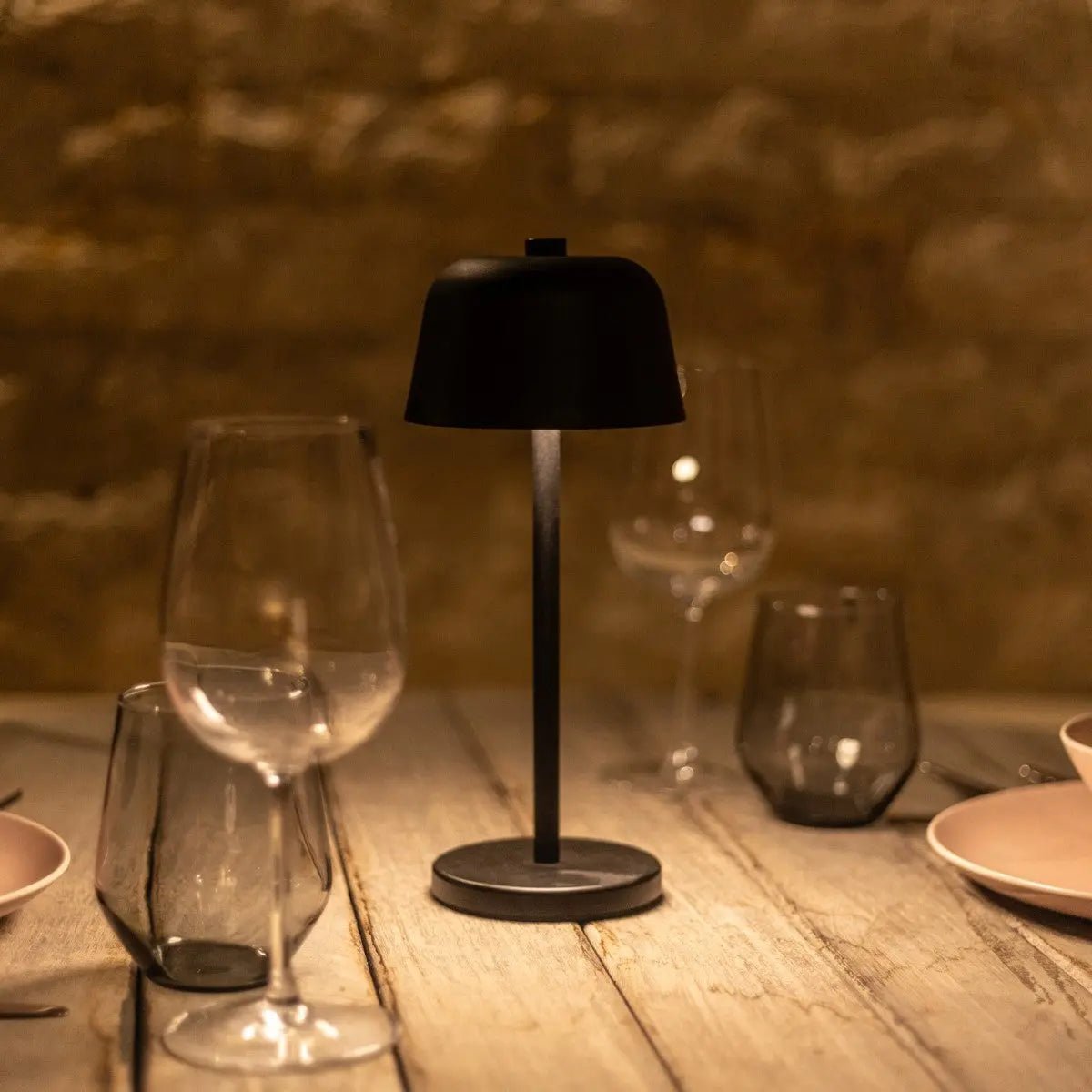 Anton Sort genopladelig bordlampe