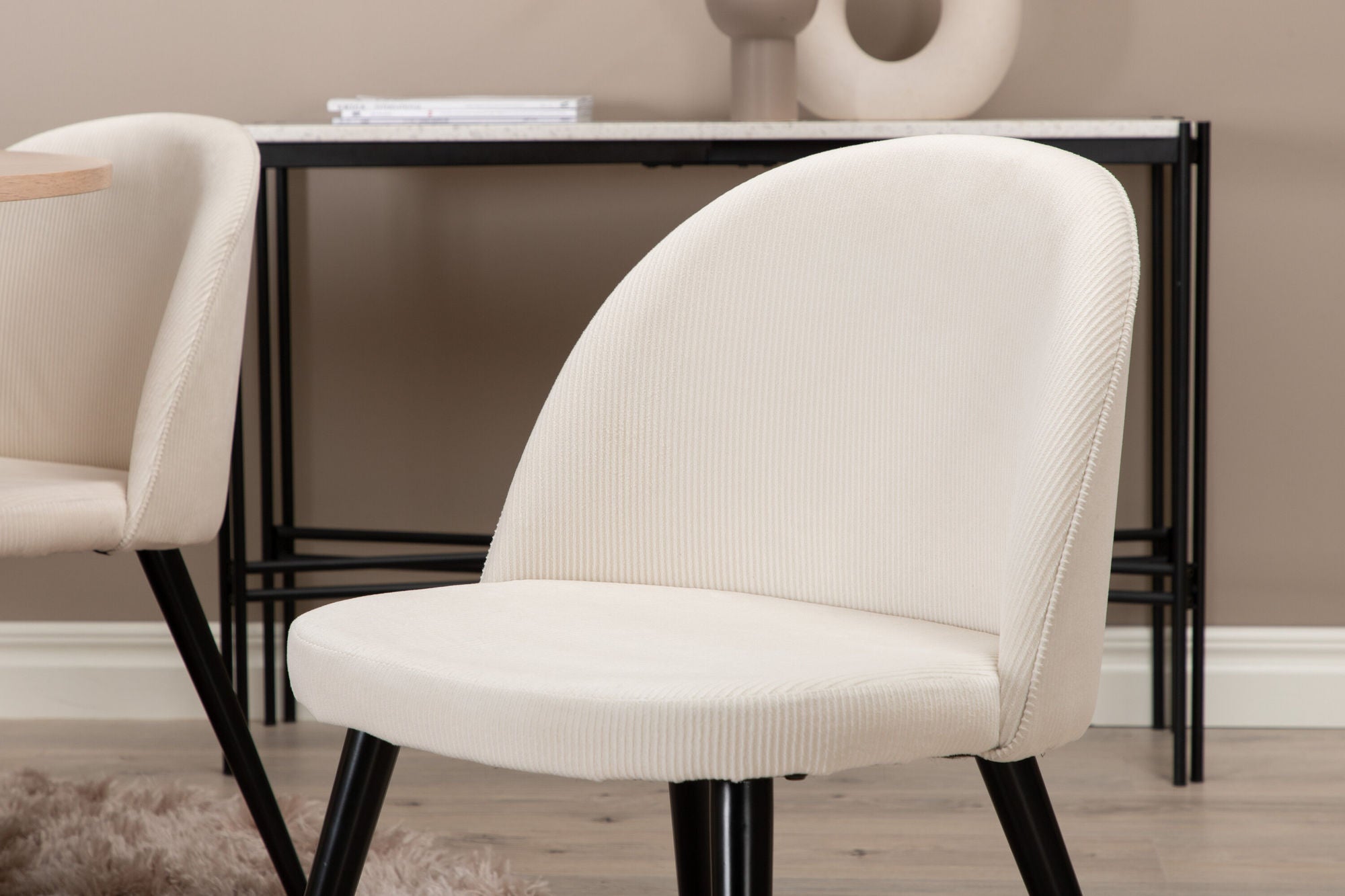 Venture Home Bianca rund spisebord , White Wash Black Veneer+Velvet Spisebordsstol Corduroy , Beige Black_4