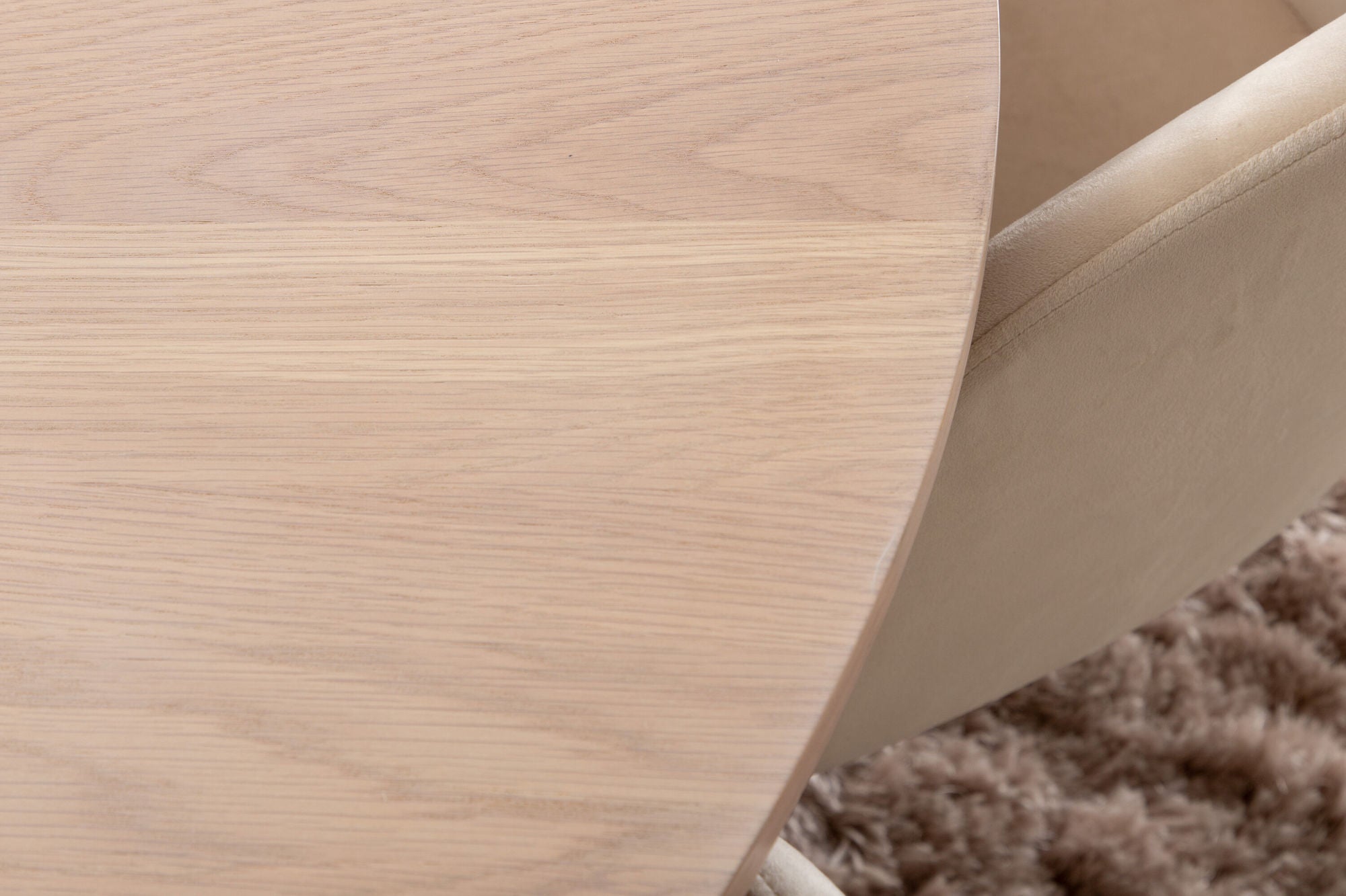 Venture Home Bianca rund spisebord , White Wash Black Veneer+Berit stol , Black Beige Velvet_4