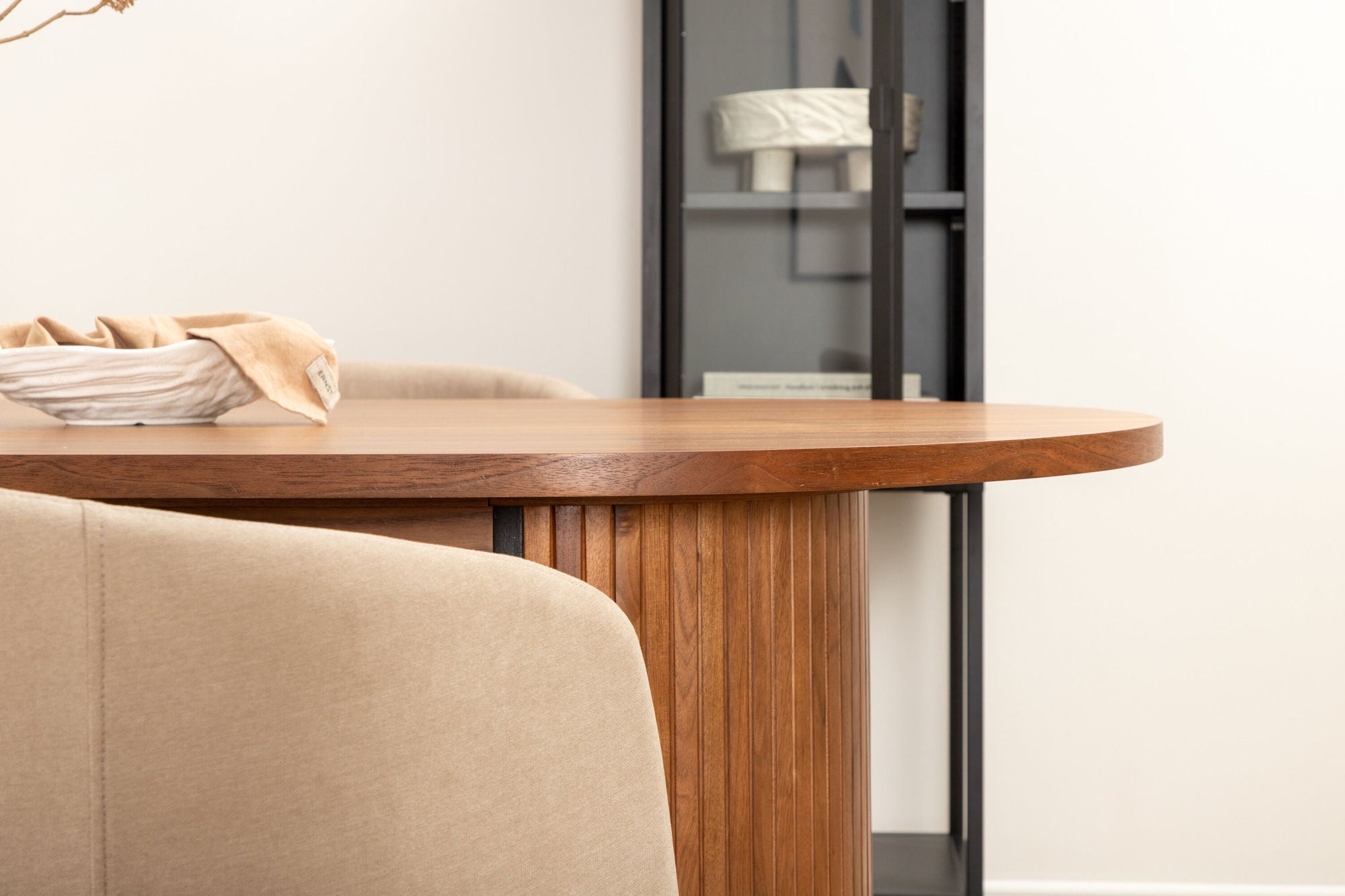 Venture Home Bianca Oval spisebord , Walnut Black Veneer+Berit stol , Black Beige Fabric (Polyester linen )_4