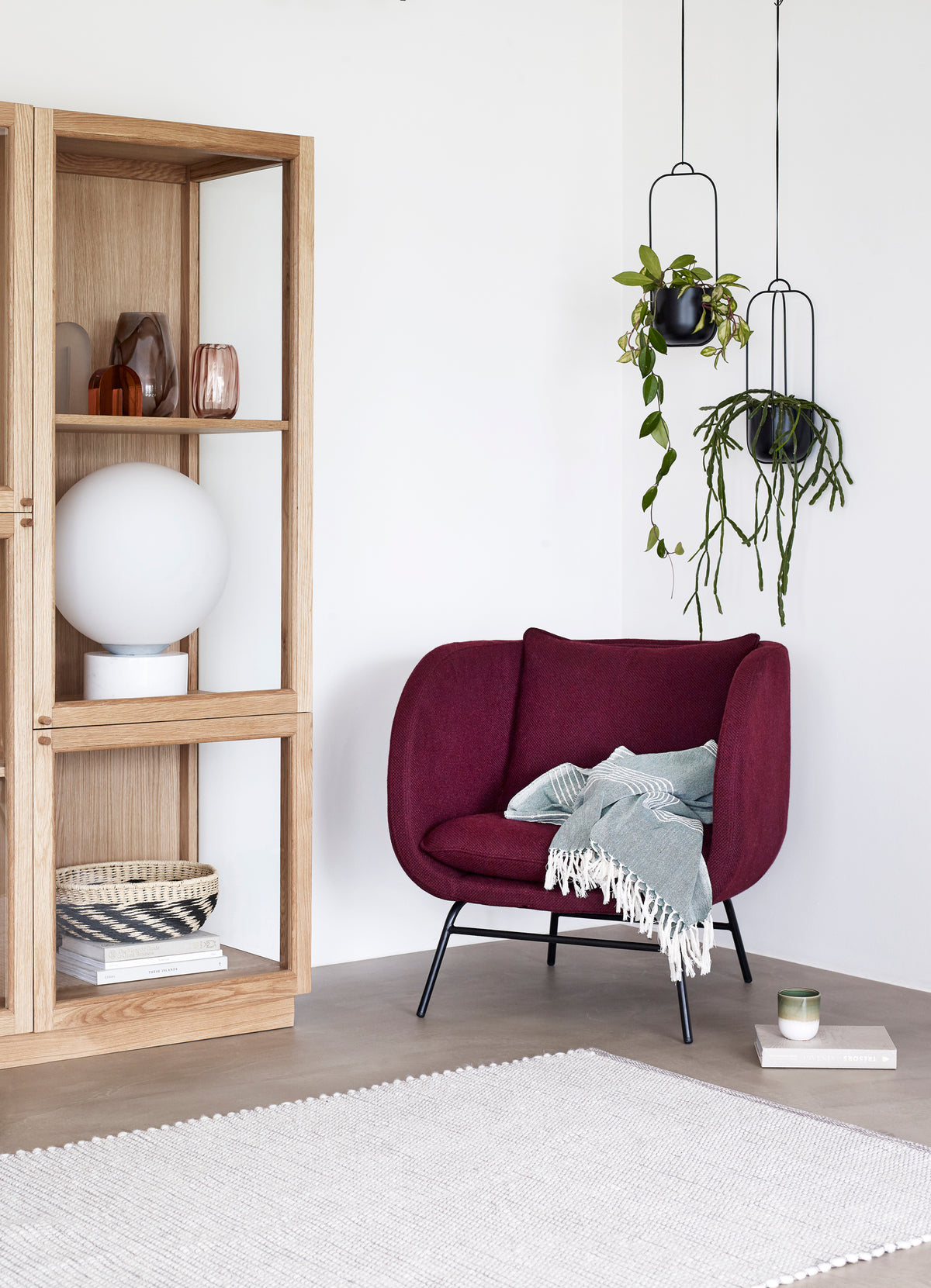Kugleformet gulvlampe, hvid