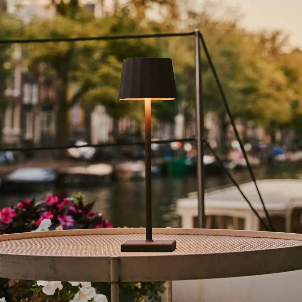 William Mocha Brown genopladelig bordlampe