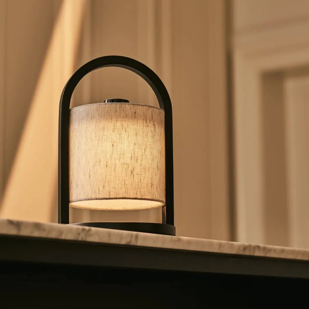 River Black & Grey genopladelig træ bordlampe