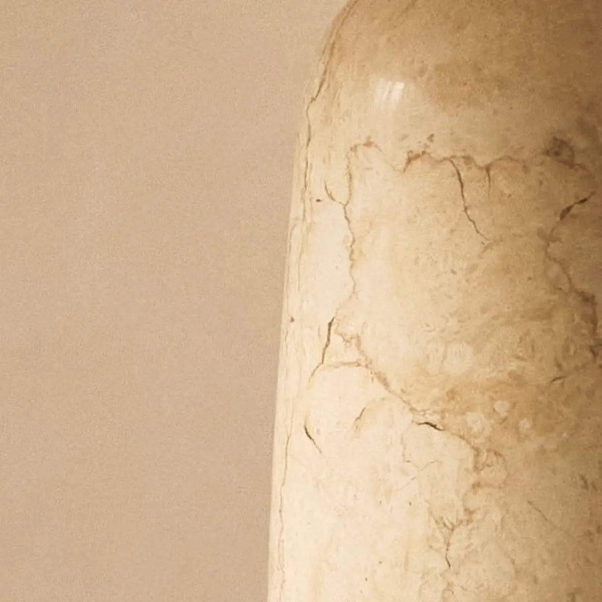 Charlotte marmor bordlampe