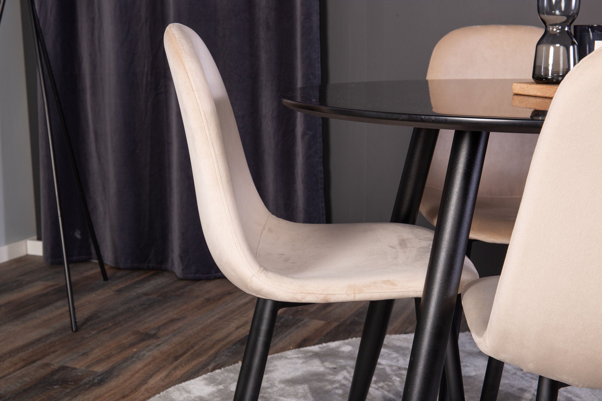 Venture Home Plaza Runt Matbord - Svart / Svart - ø100*H75 +Polar Spisebordsstol - Black legs / Beige Velvet _4