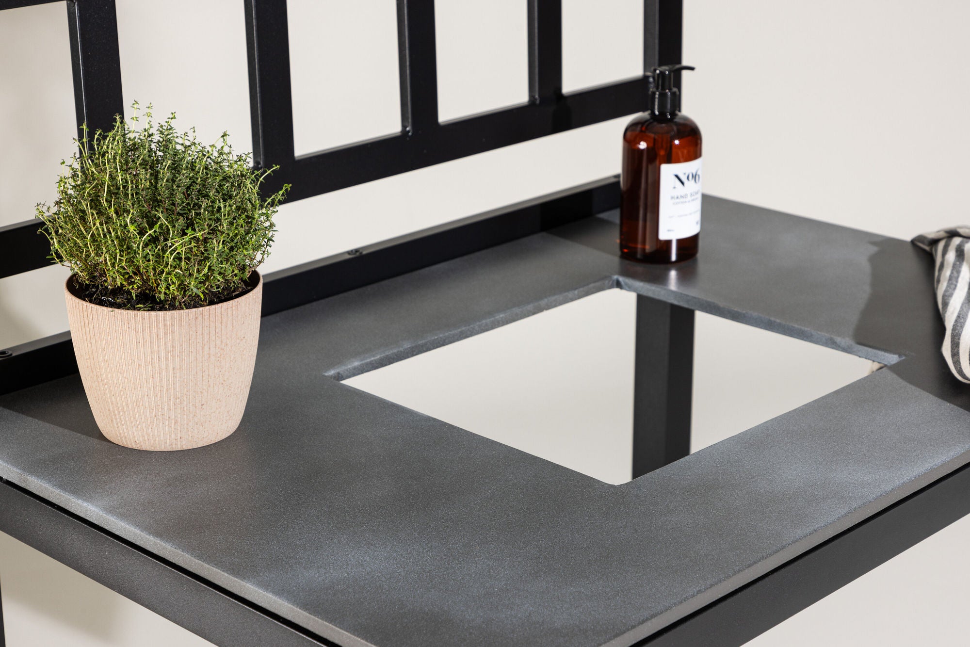 Venture Home Alicante garden kitchen bord with hole black/fiber concrete