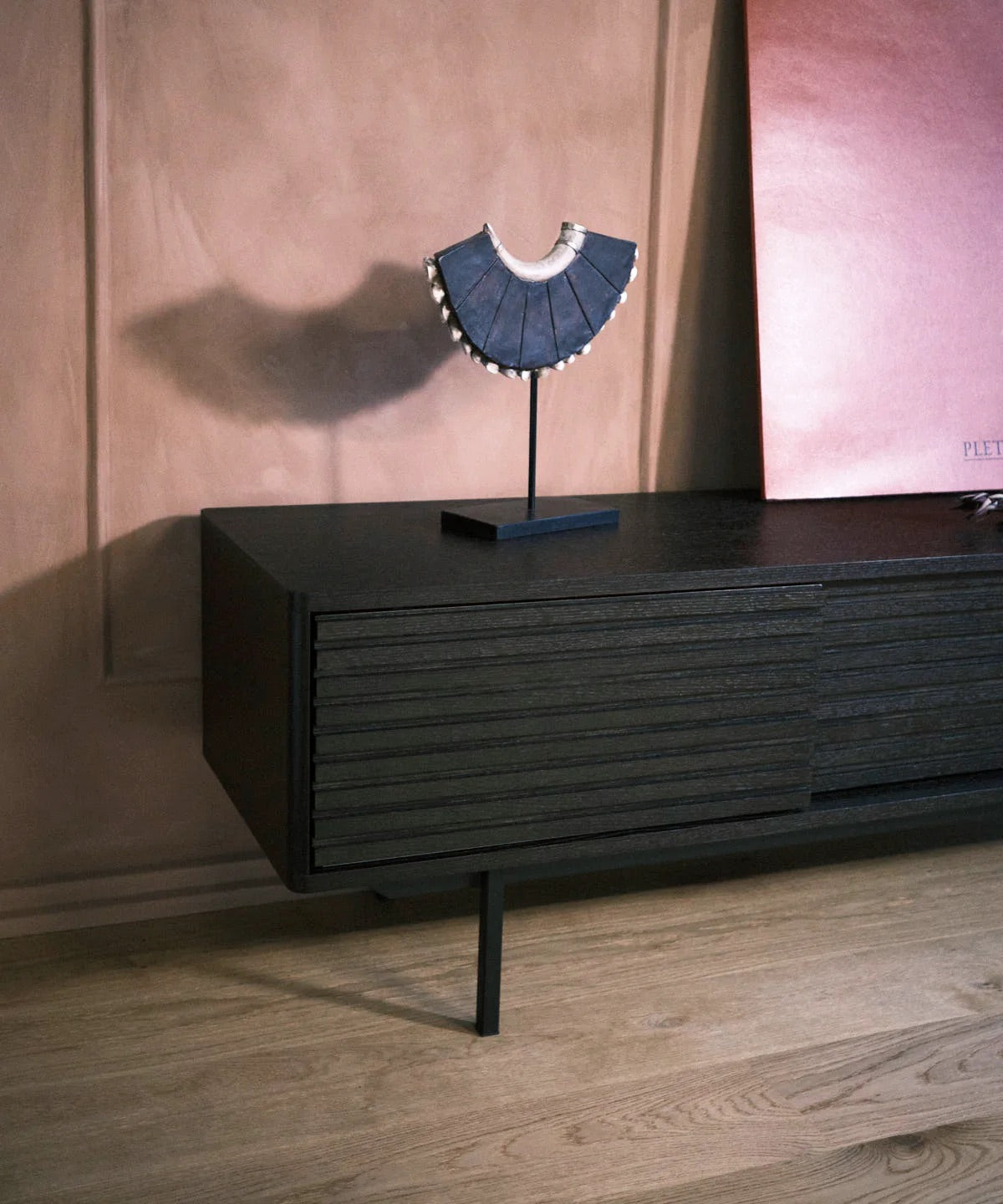 Njordec Sense TV-bord - Røget brun egetræ 160 cm.