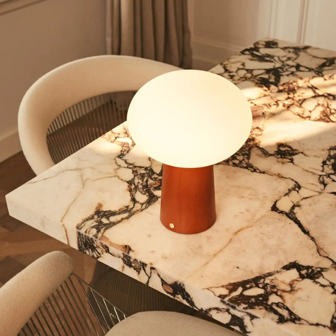 Max Chestnut Brown genopladelig træ bordlampe