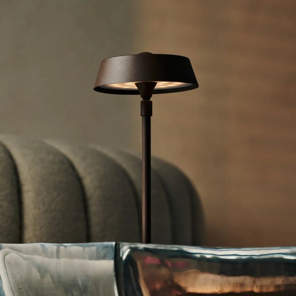 Luca Mocha Brown USB genopladelig bordlampe