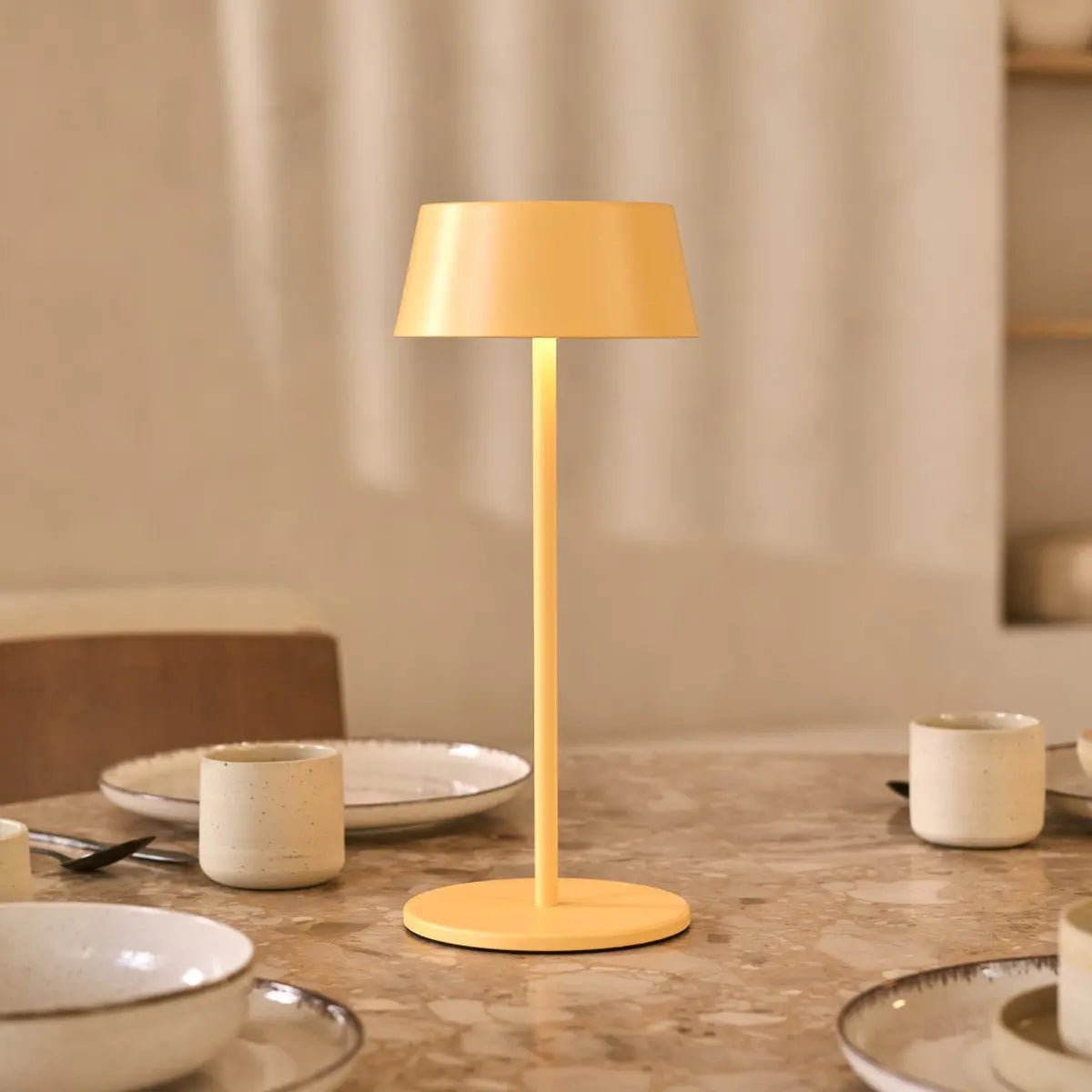 Hugo Amber Gul Genopladelig Bordlampe