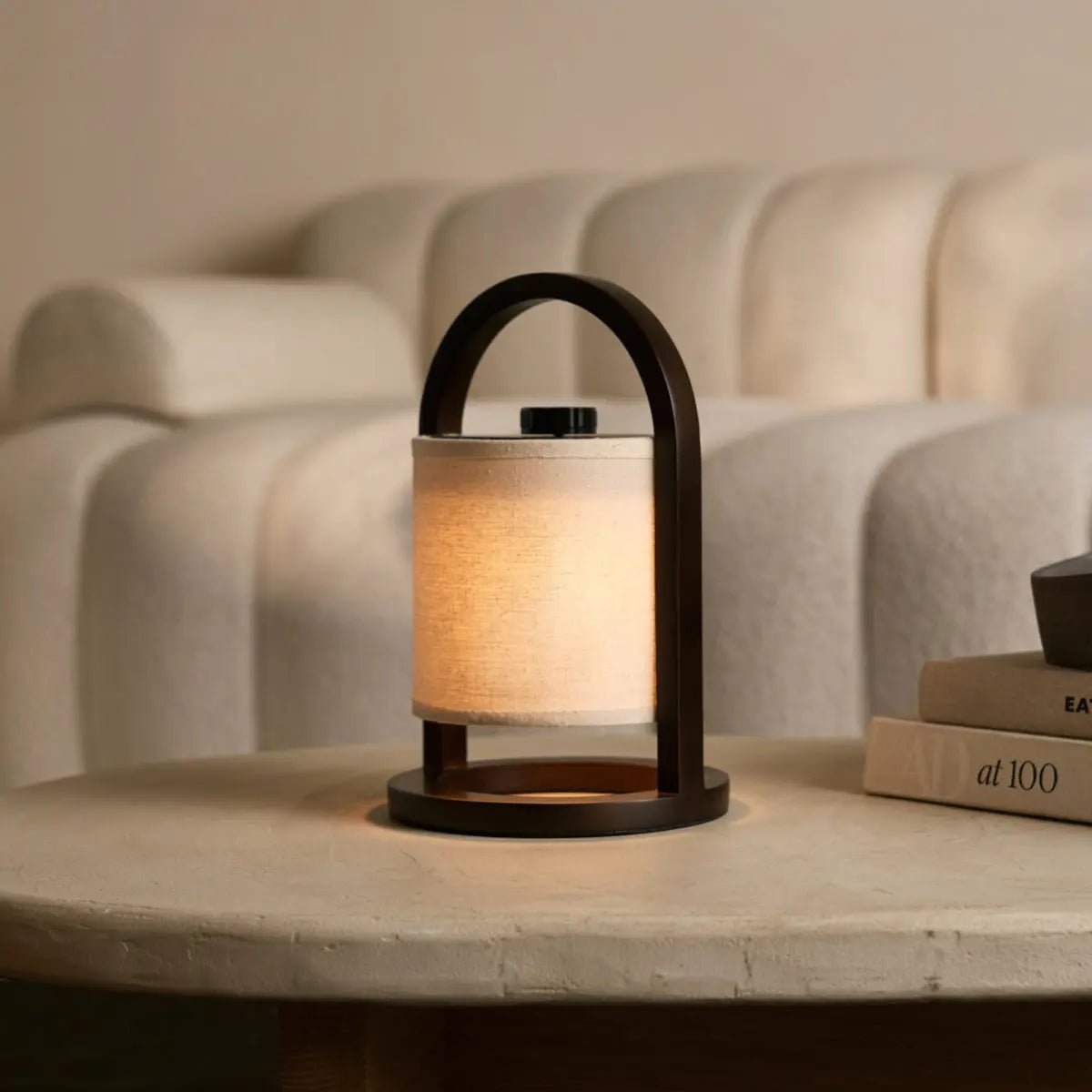 River Mørkebrun genopladelig træ bordlampe