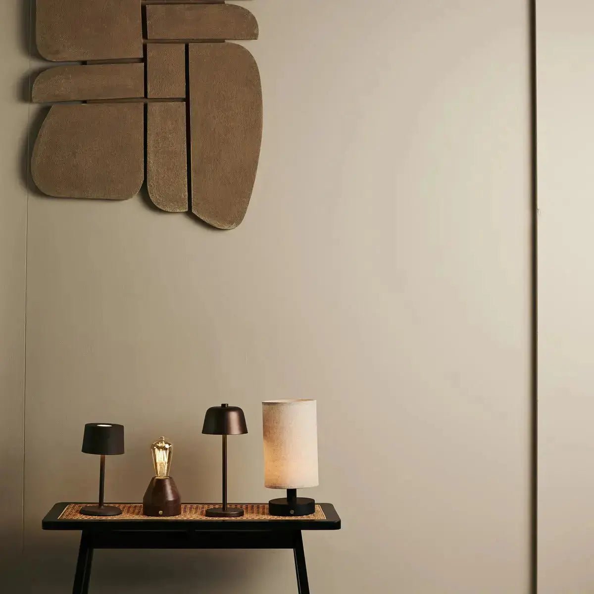 Anton Espresso Brun genopladelig bordlampe