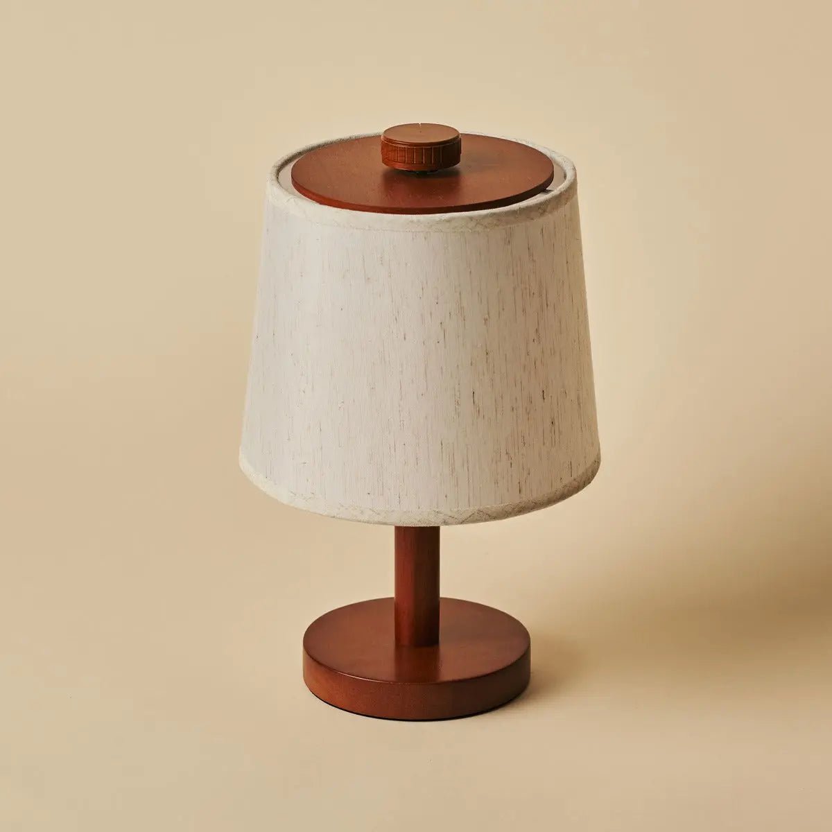 Rover Chestnut Brown genopladelig træ bordlampe