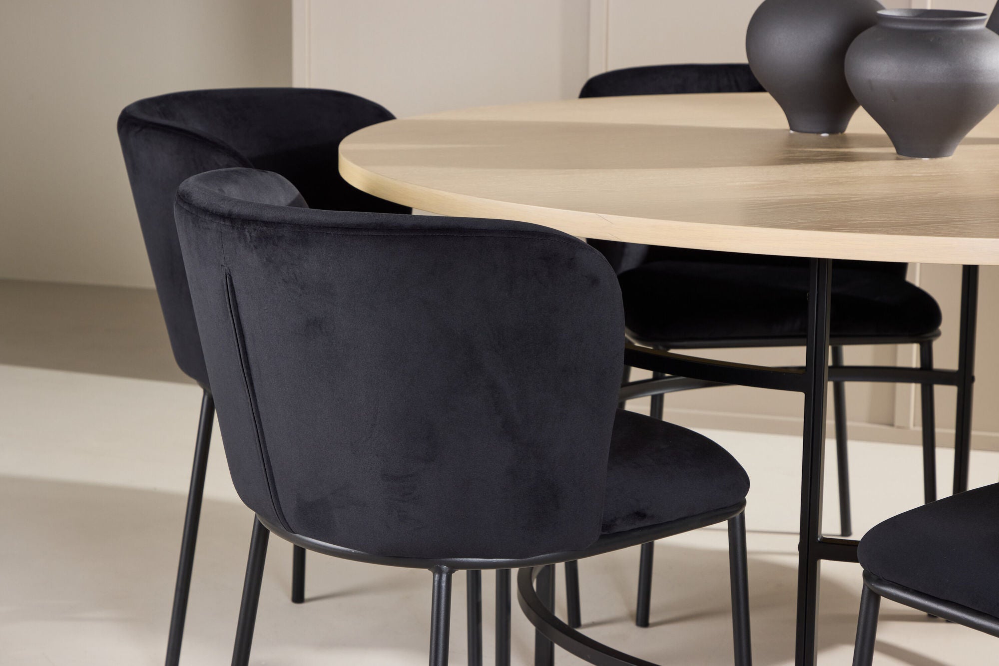 Venture Home Copenhagen bord - Whitewash/Black with 6 Edina stol - Black