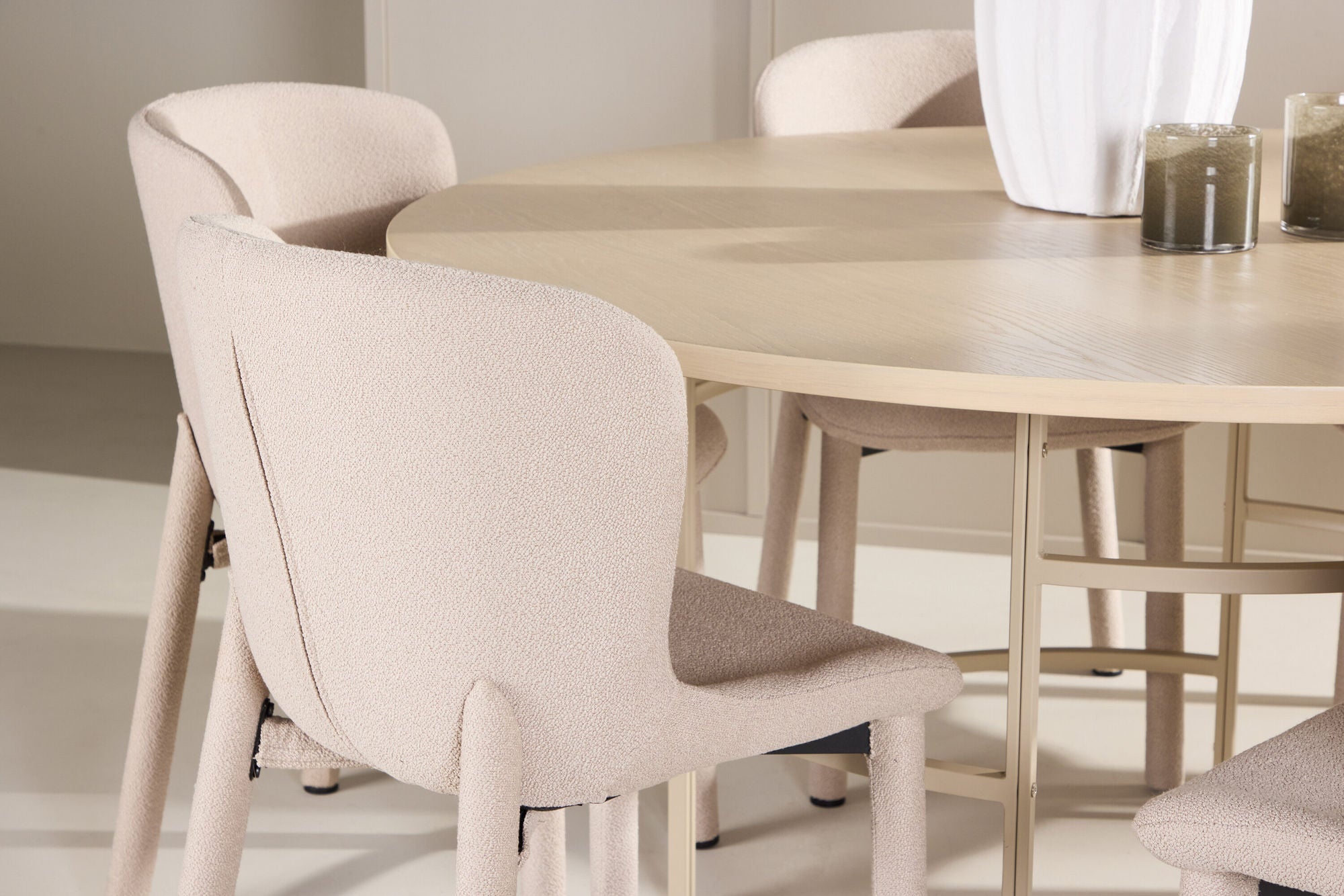 Venture Home Copenhagen bord - Whitewash/Beige with 6 Astoria stol - Beige