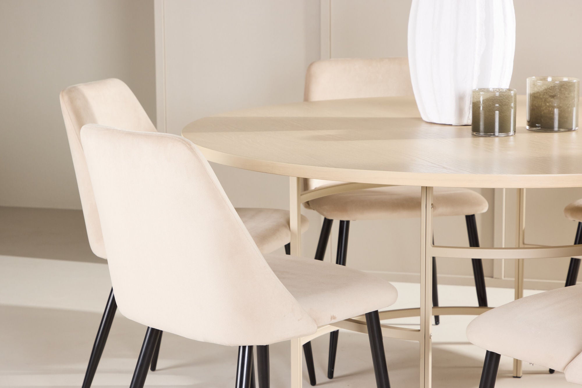 Venture Home Copenhagen bord - Whitewash/Beige with 6 Night stol - Black / Beige