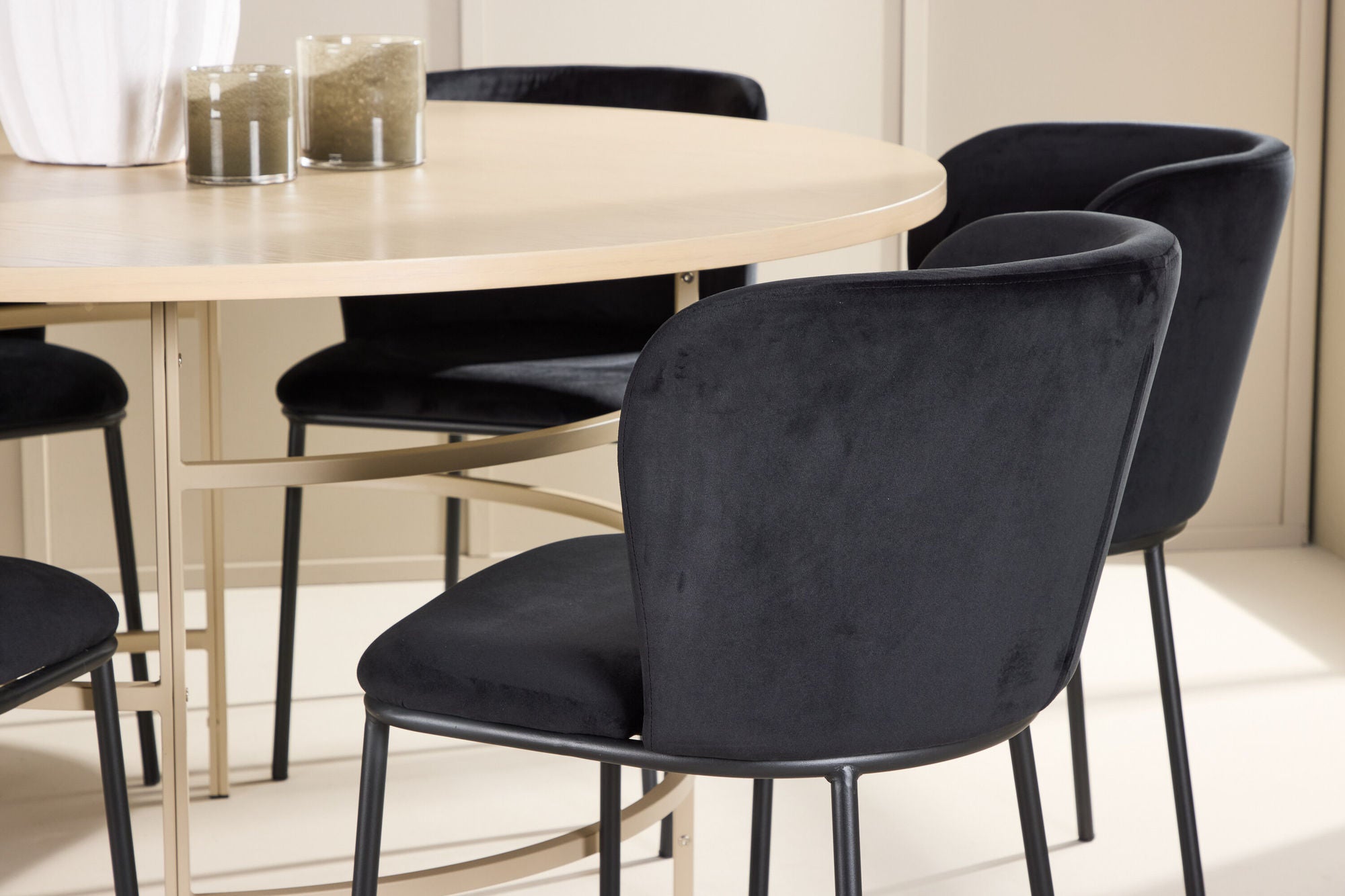Venture Home Copenhagen bord - Whitewash/Beige with 6 Edina stol - Black