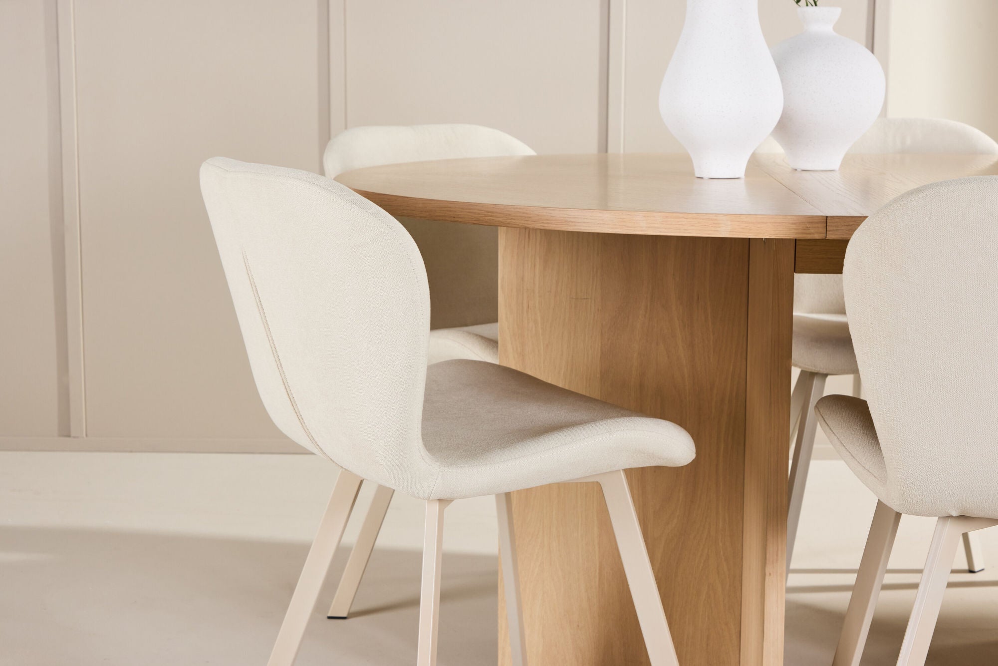 Venture Home Strada bord - Whitewash with 6 Lilja stol - Beige
