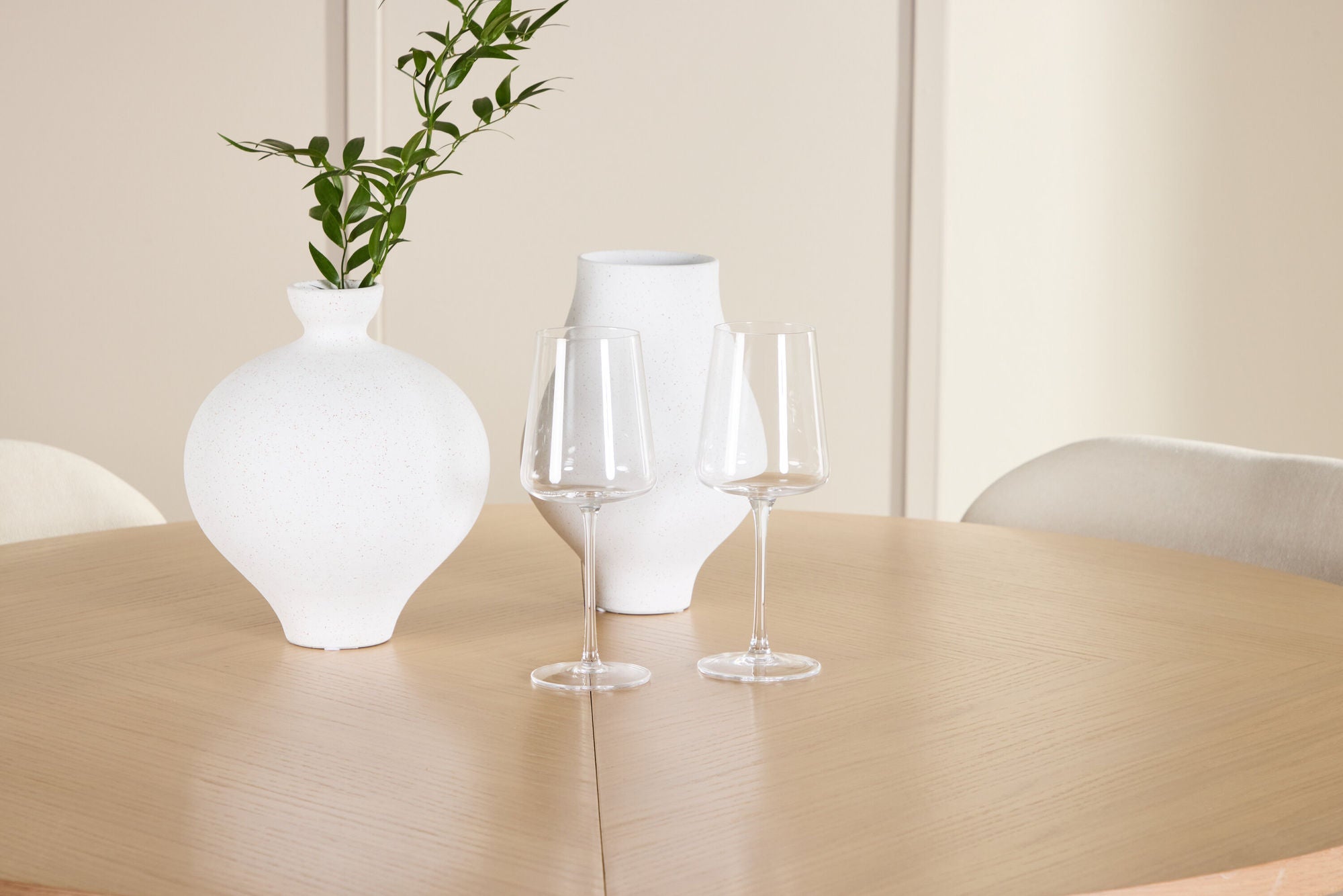 Venture Home Strada bord - Whitewash with 4 Lilja stol - Beige