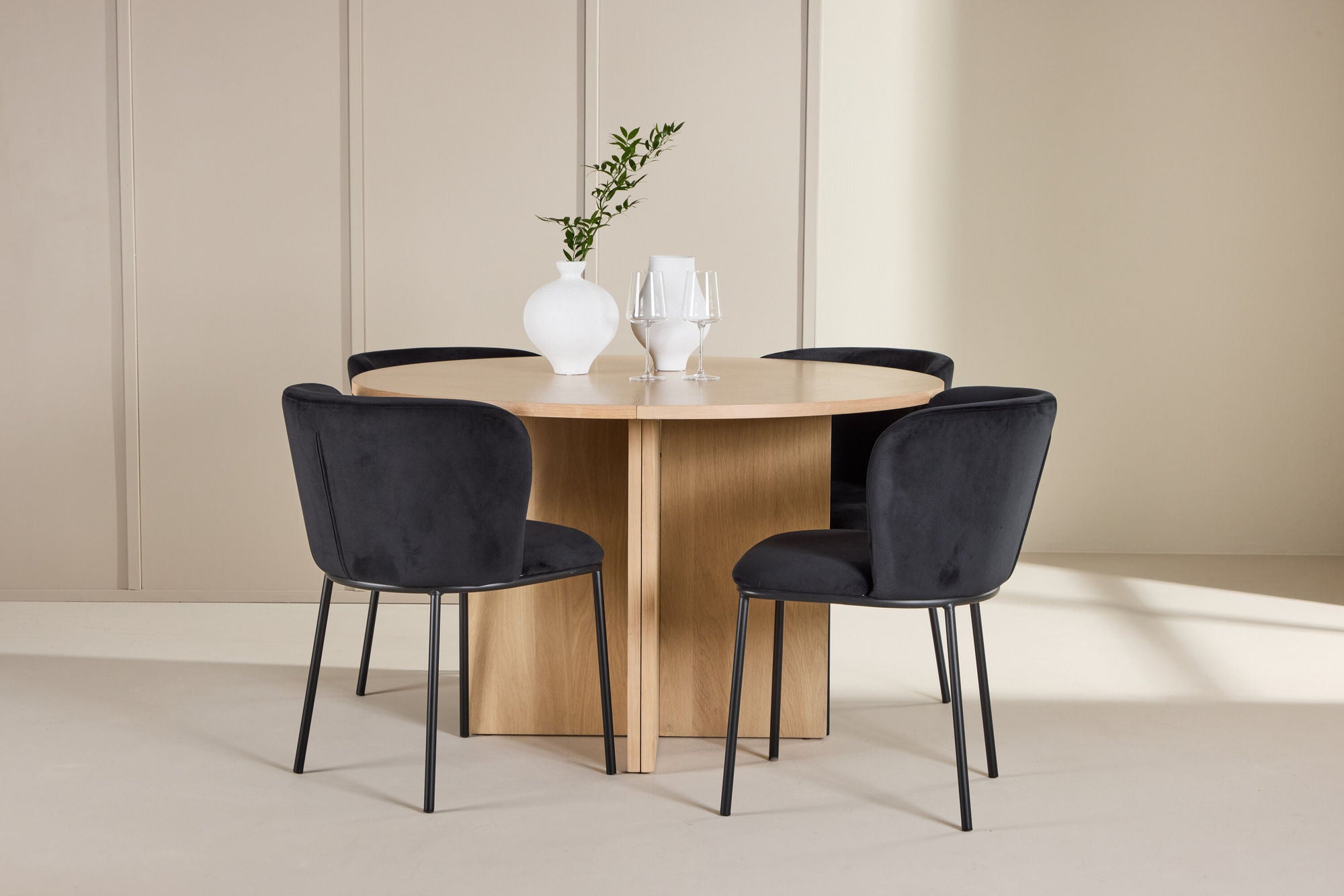 Venture Home Strada bord - Whitewash with 4 Edina stol - Black