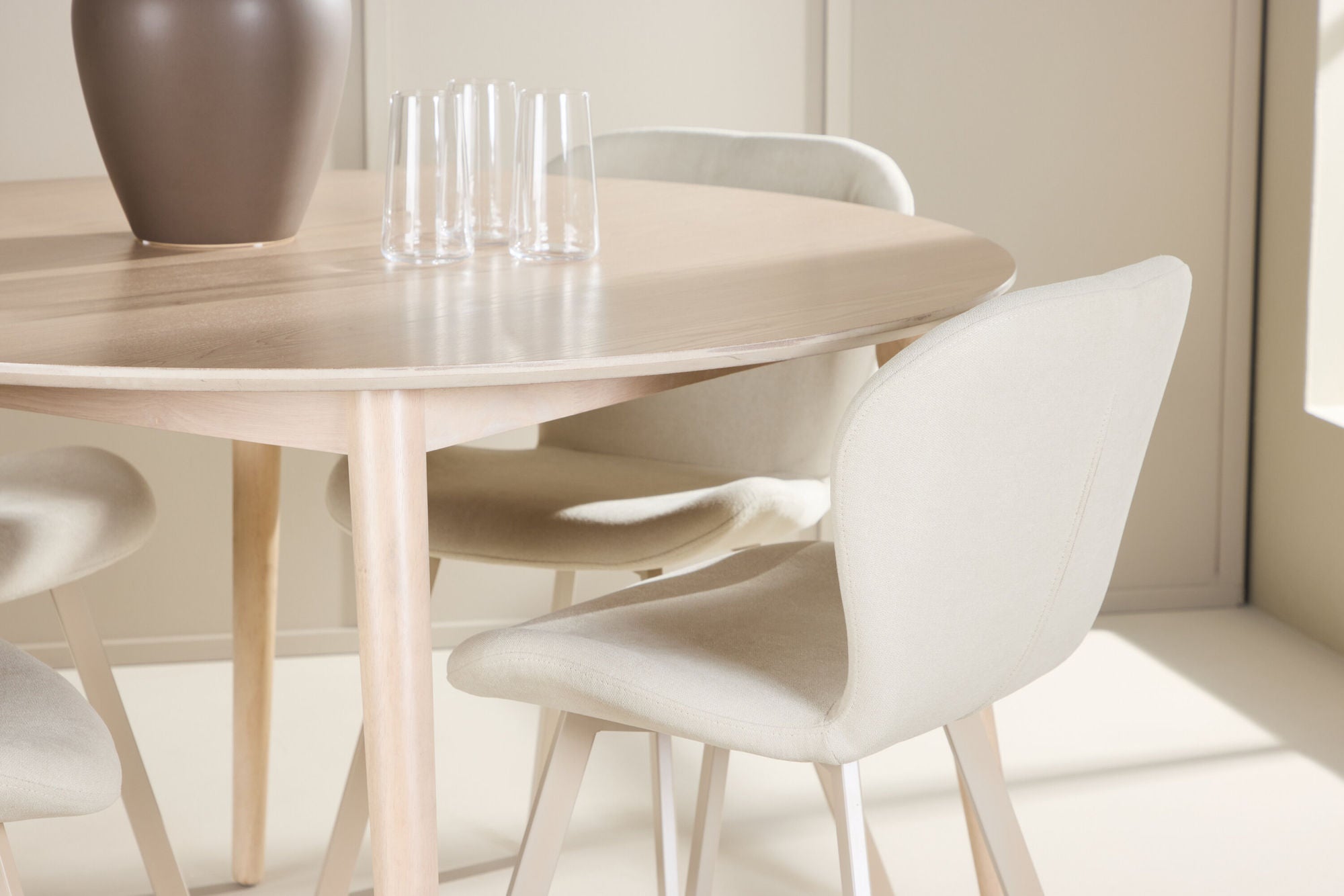 Venture Home Flora bord - Whitewash with 4 Lilja stol - Beige
