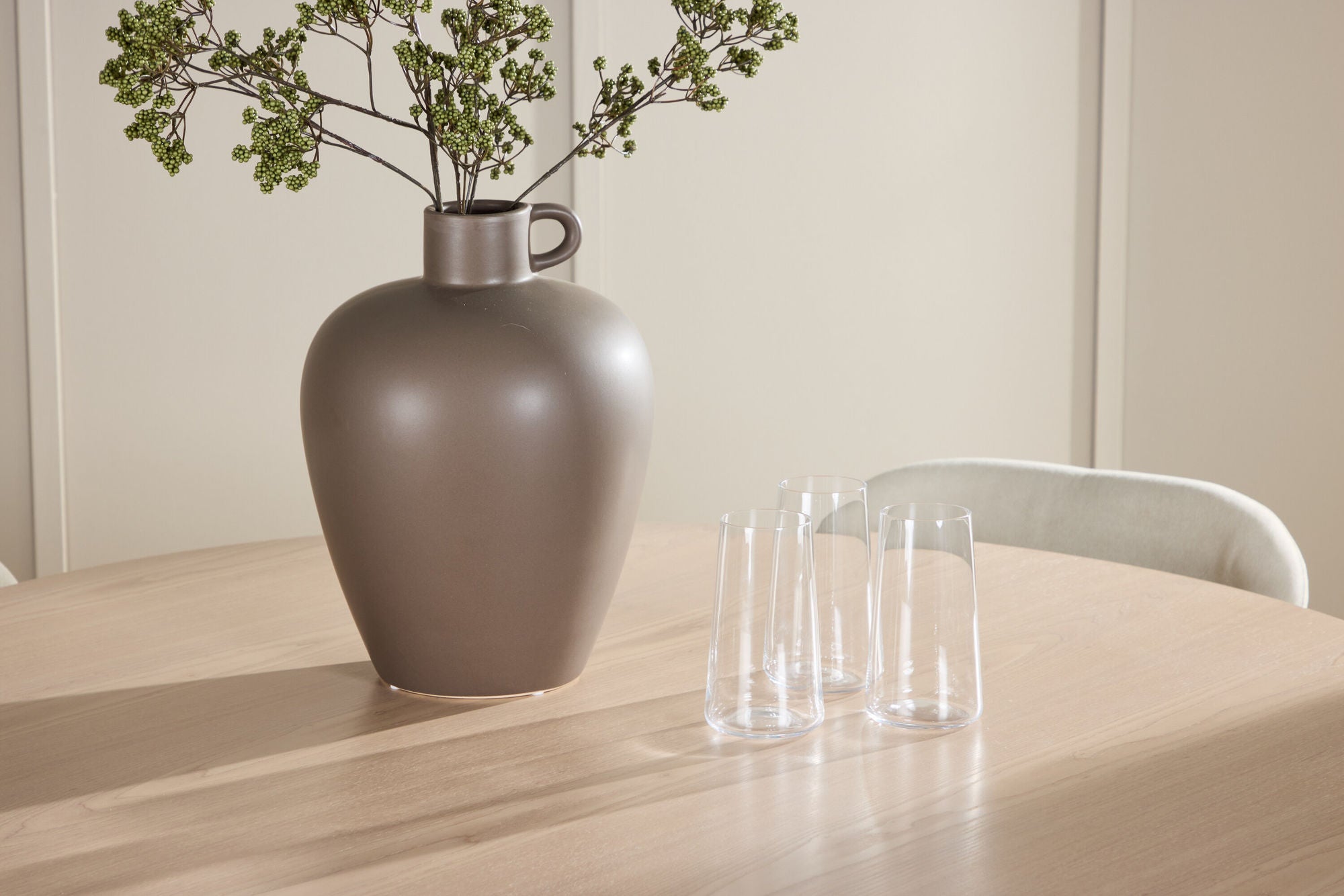 Venture Home Flora bord - Whitewash with 4 Lilja stol - Beige