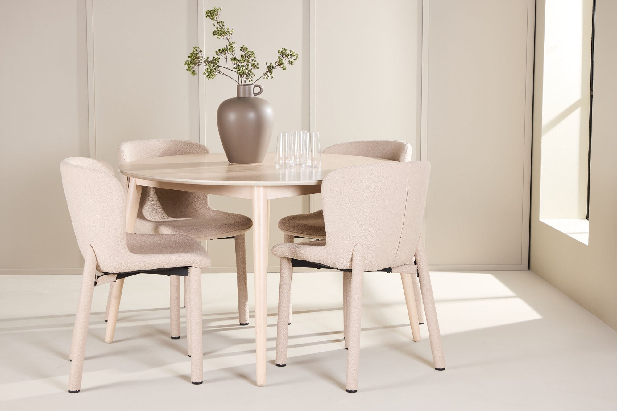 Venture Home Flora bord - Whitewash with 4 Astoria stol - Beige