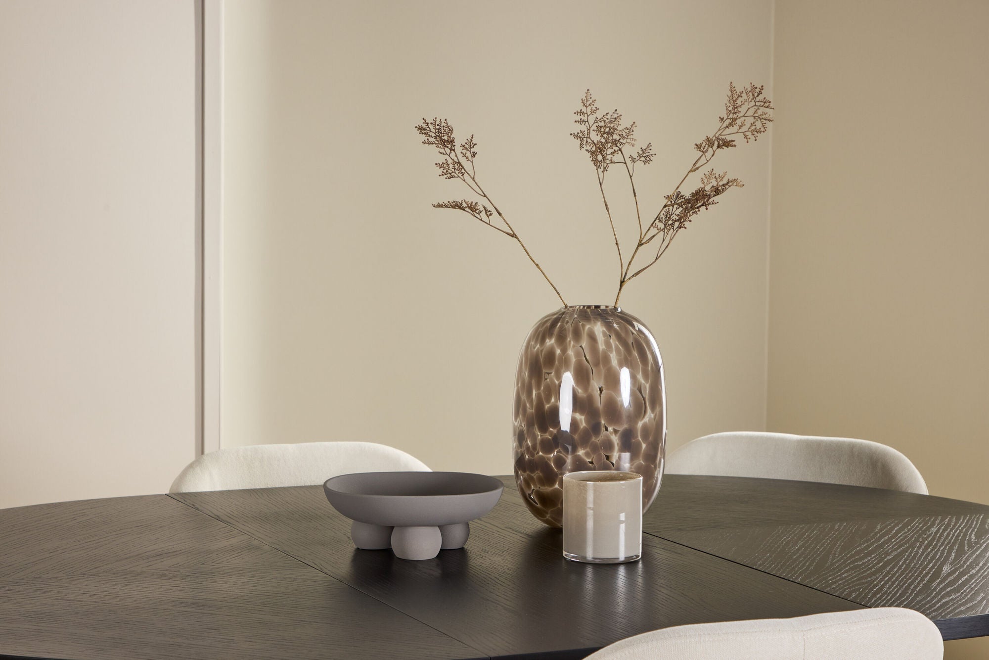 Venture Home Strada bord - Black with 6 Lilja stol - Beige
