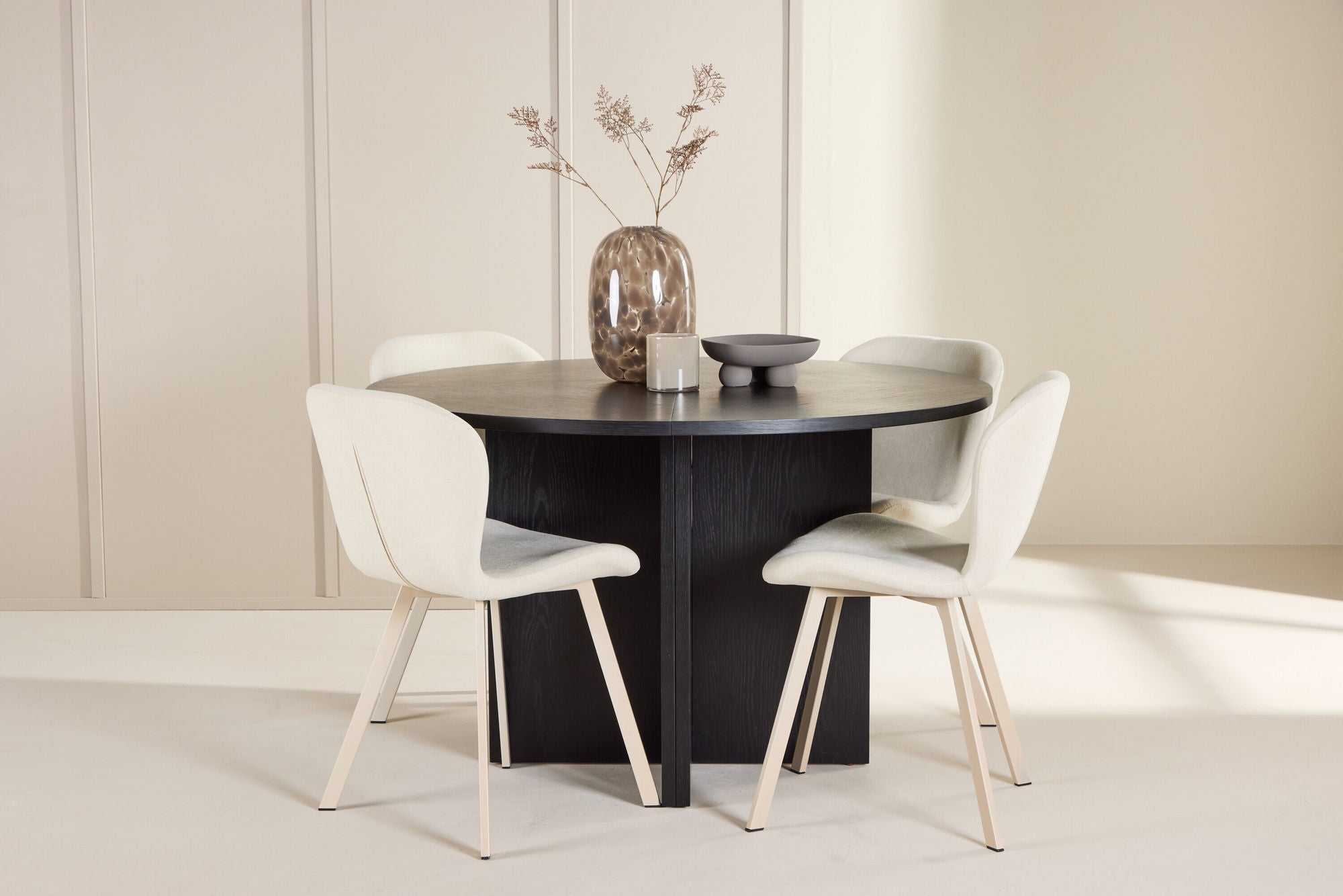 Venture Home Strada bord - Black with 4 Lilja stol - Beige