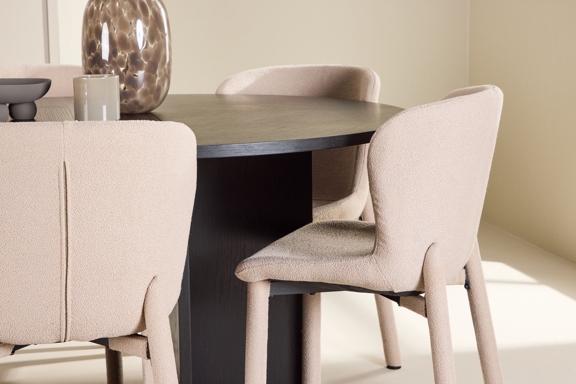 Venture Home Strada bord - Black with 6 Astoria stol - Beige