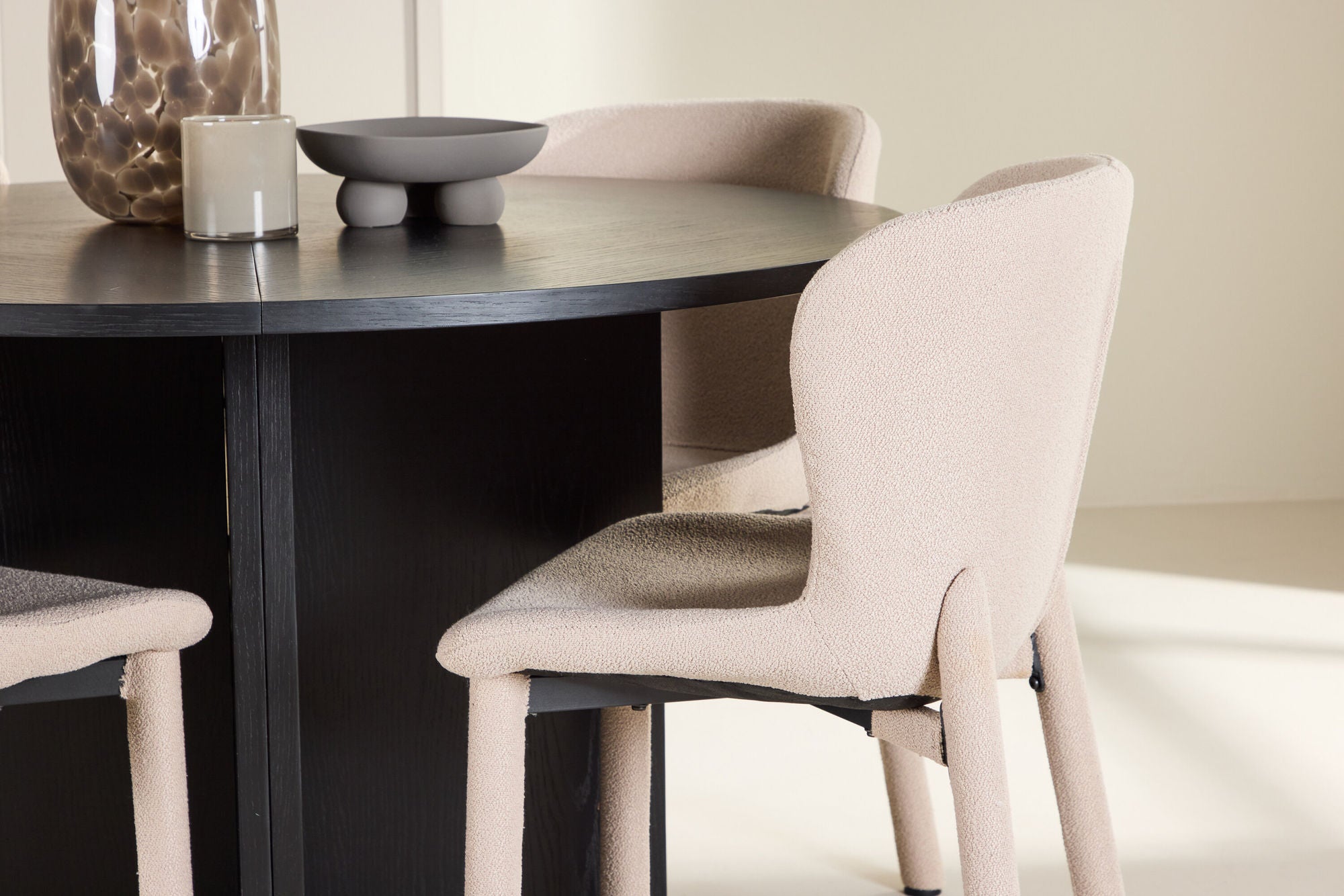 Venture Home Strada bord - Black with 4 Astoria stol - Beige
