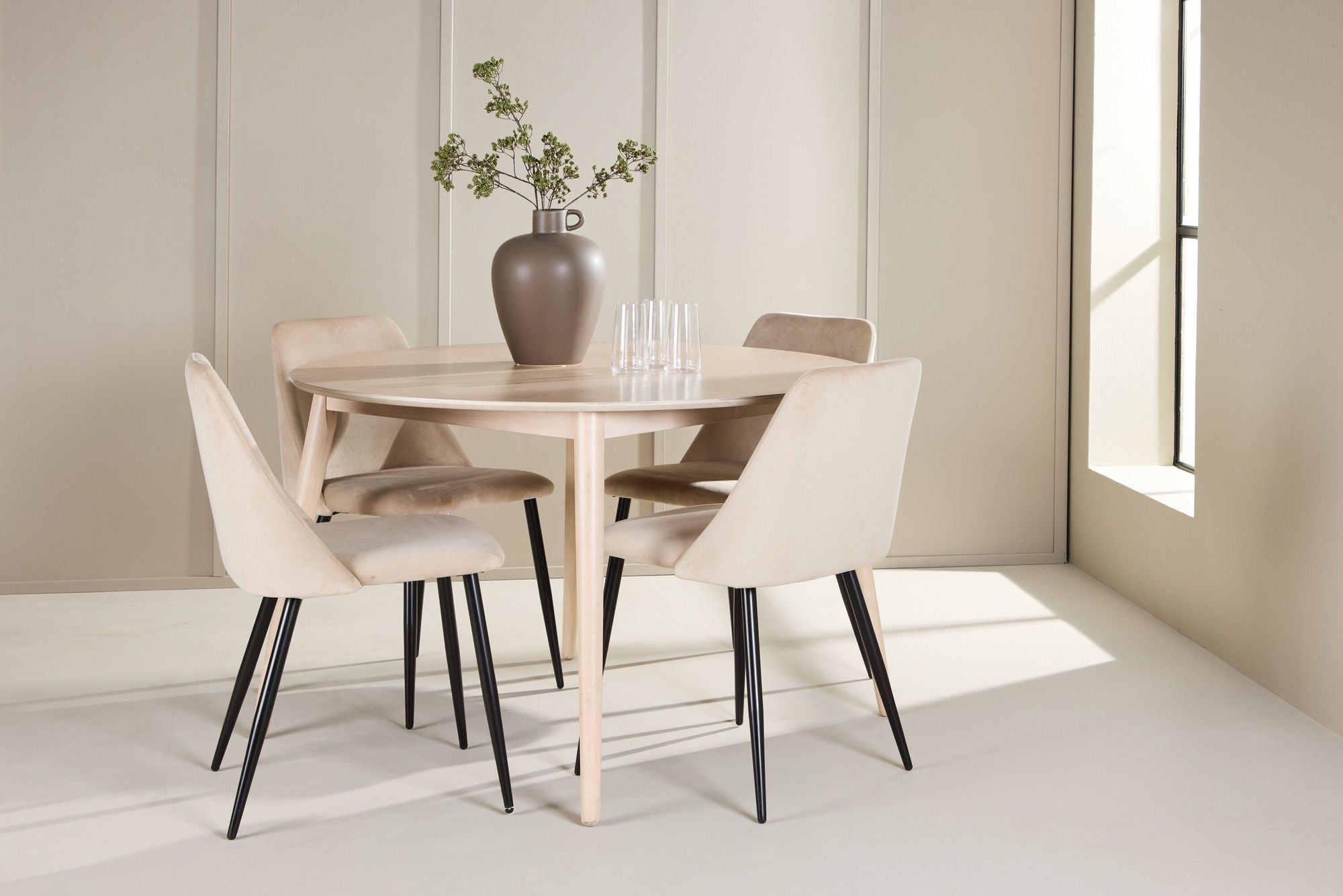 Venture Home Flora bord - Whitewash with 4 Night stol - Black / Beige