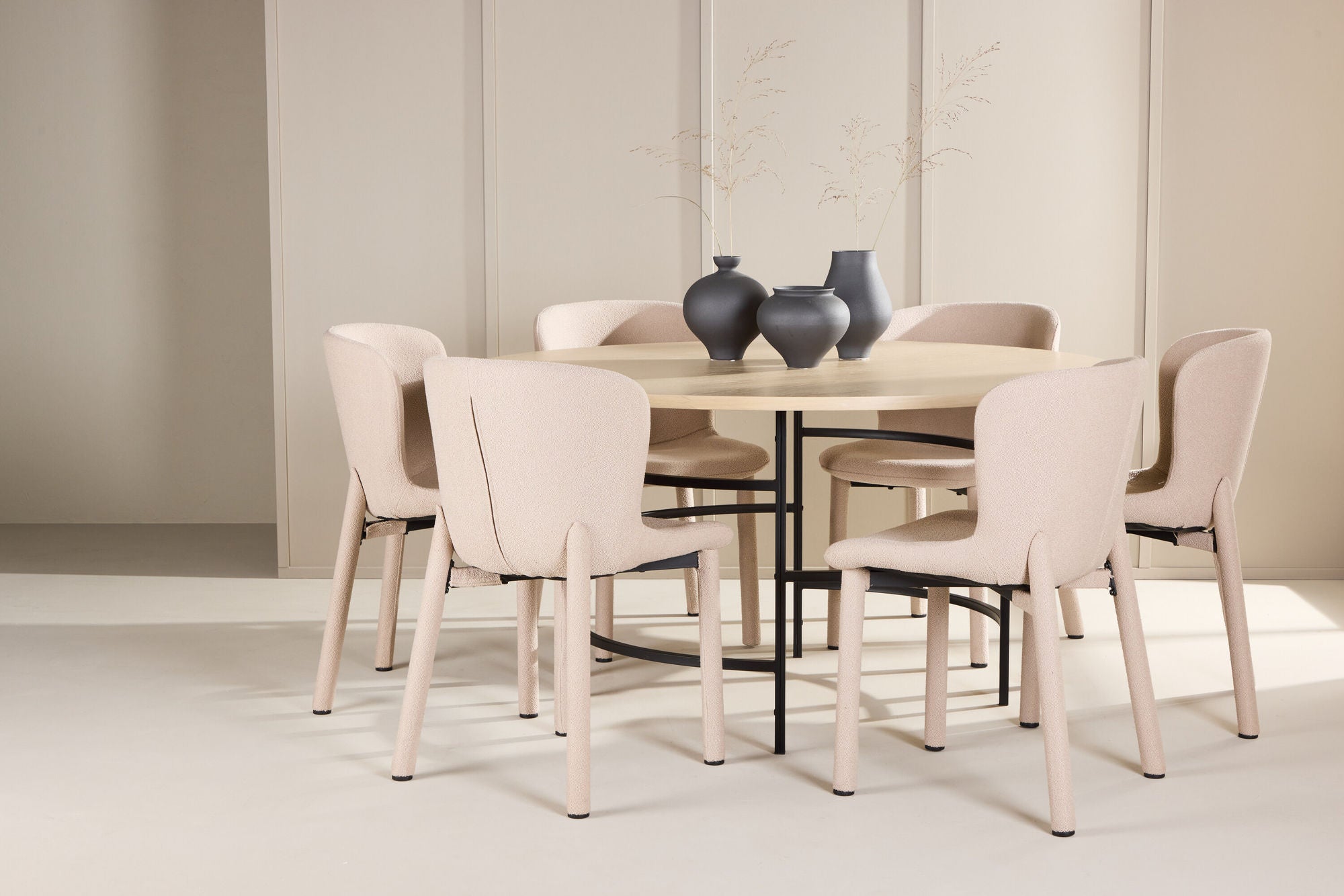 Venture Home Copenhagen bord - Whitewash/Black with 6 Astoria stol - Beige