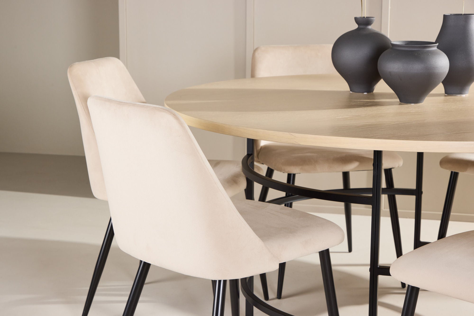 Venture Home Copenhagen bord - Whitewash/Black with 6 Night stol - Black / Beige