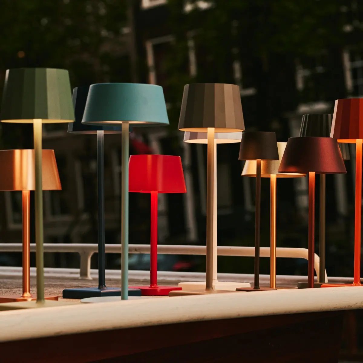 Hugo Mocha Brown genopladelig bordlampe