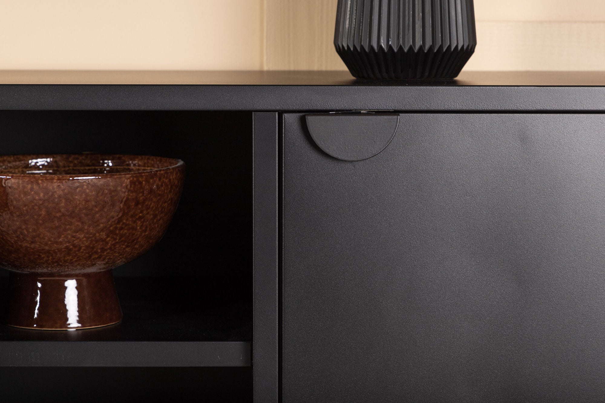 Venture Home Piring TV-Stand - Black / Black - Ersätter 15618-208