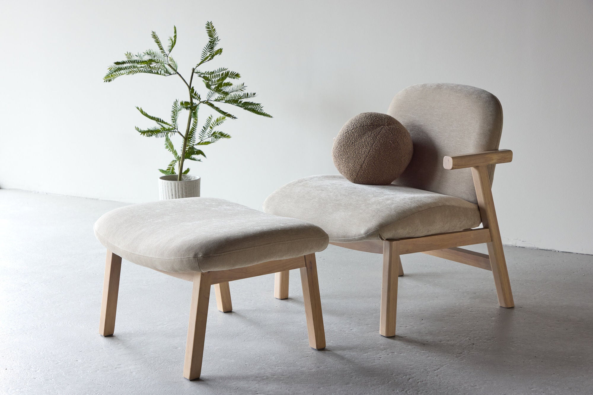 Venture Home Rile Armchair + Ottoman - Whitewash/ Beige