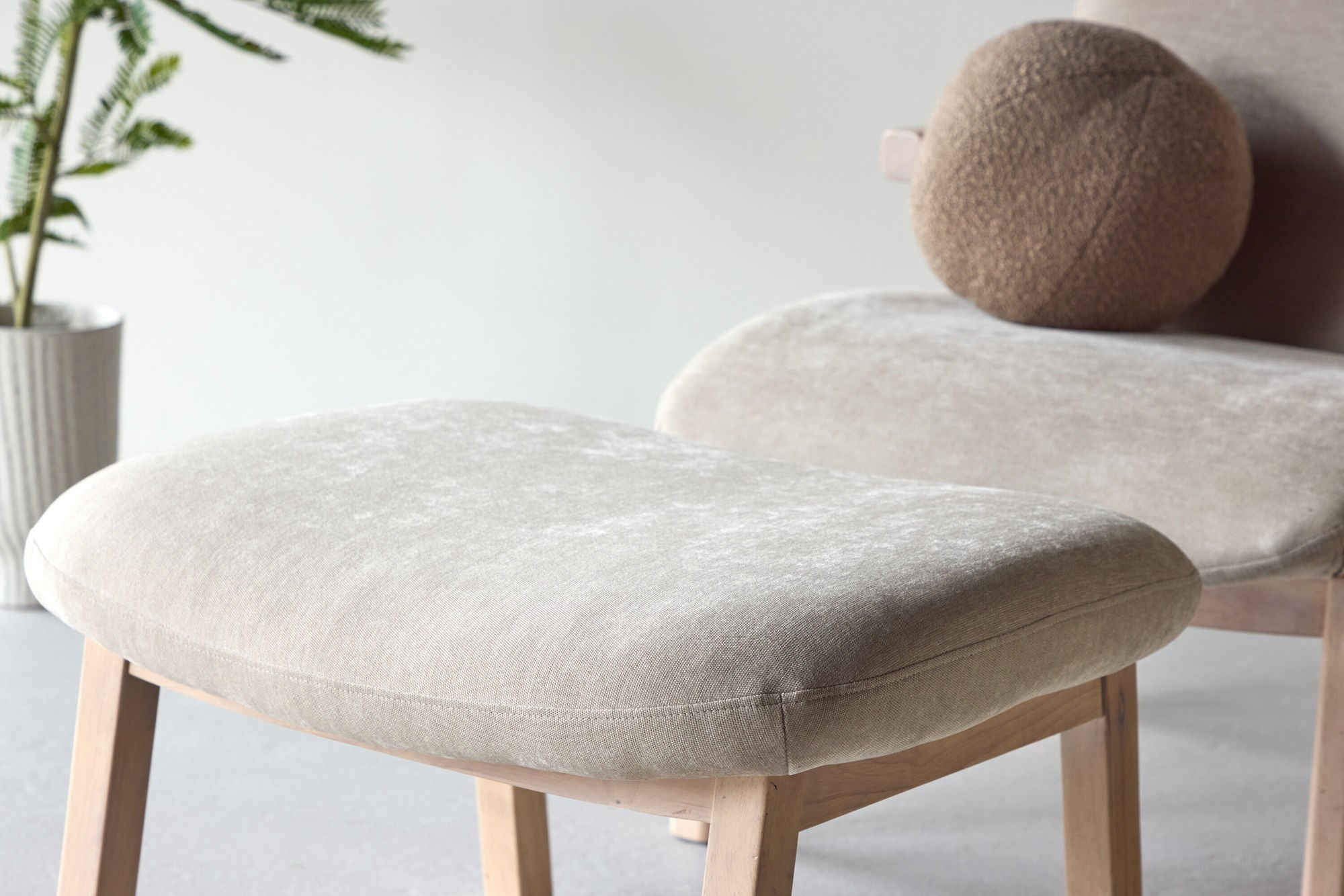 Venture Home Rile Armchair + Ottoman - Whitewash/ Beige