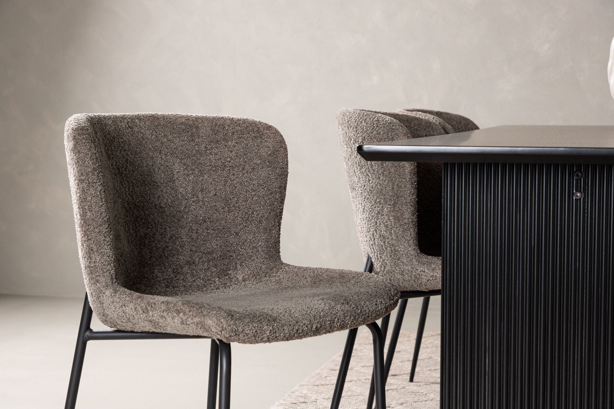Venture Home Vail spisebord - Black / Smoked Black MDF +Modesto Spisebordsstol - Grey / Smoked Black Boucle _6