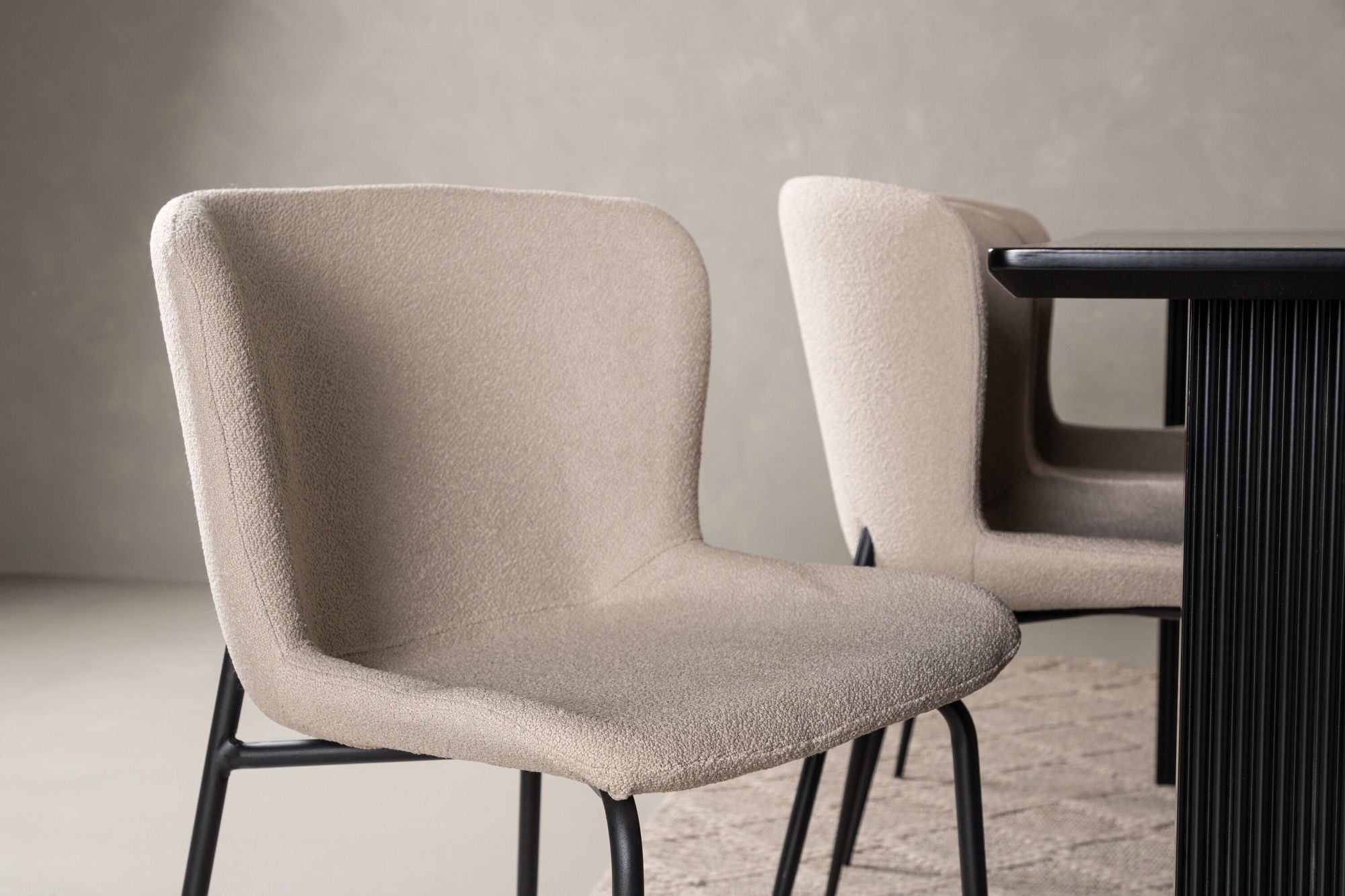 Venture Home Vail spisebord - Black / Smoked Black MDF +Modesto Spisebordsstol - Beige / Beige Boucle _6