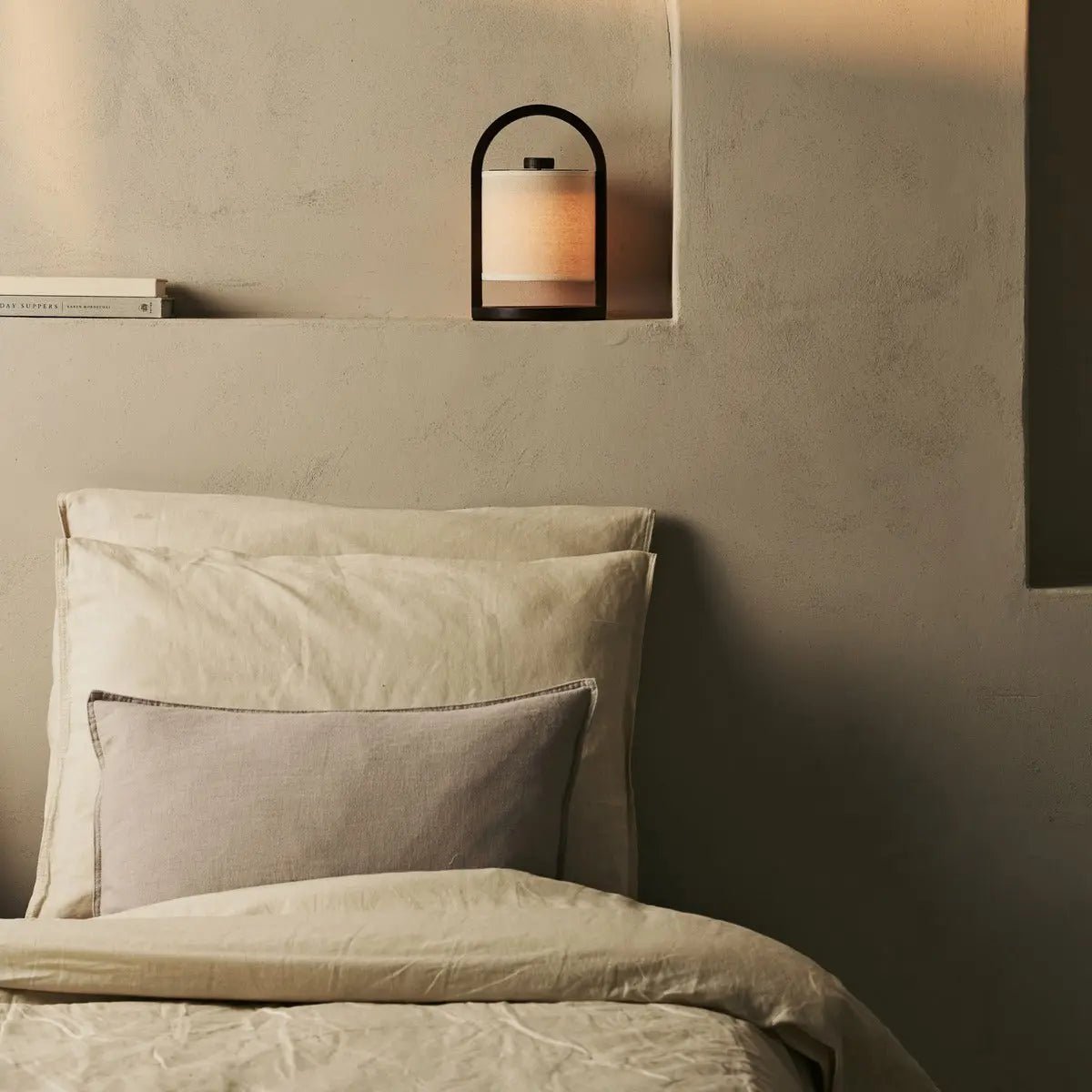 River Mørkebrun genopladelig træ bordlampe