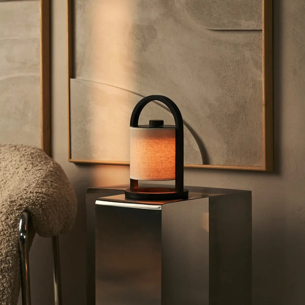 River Mørkebrun genopladelig træ bordlampe