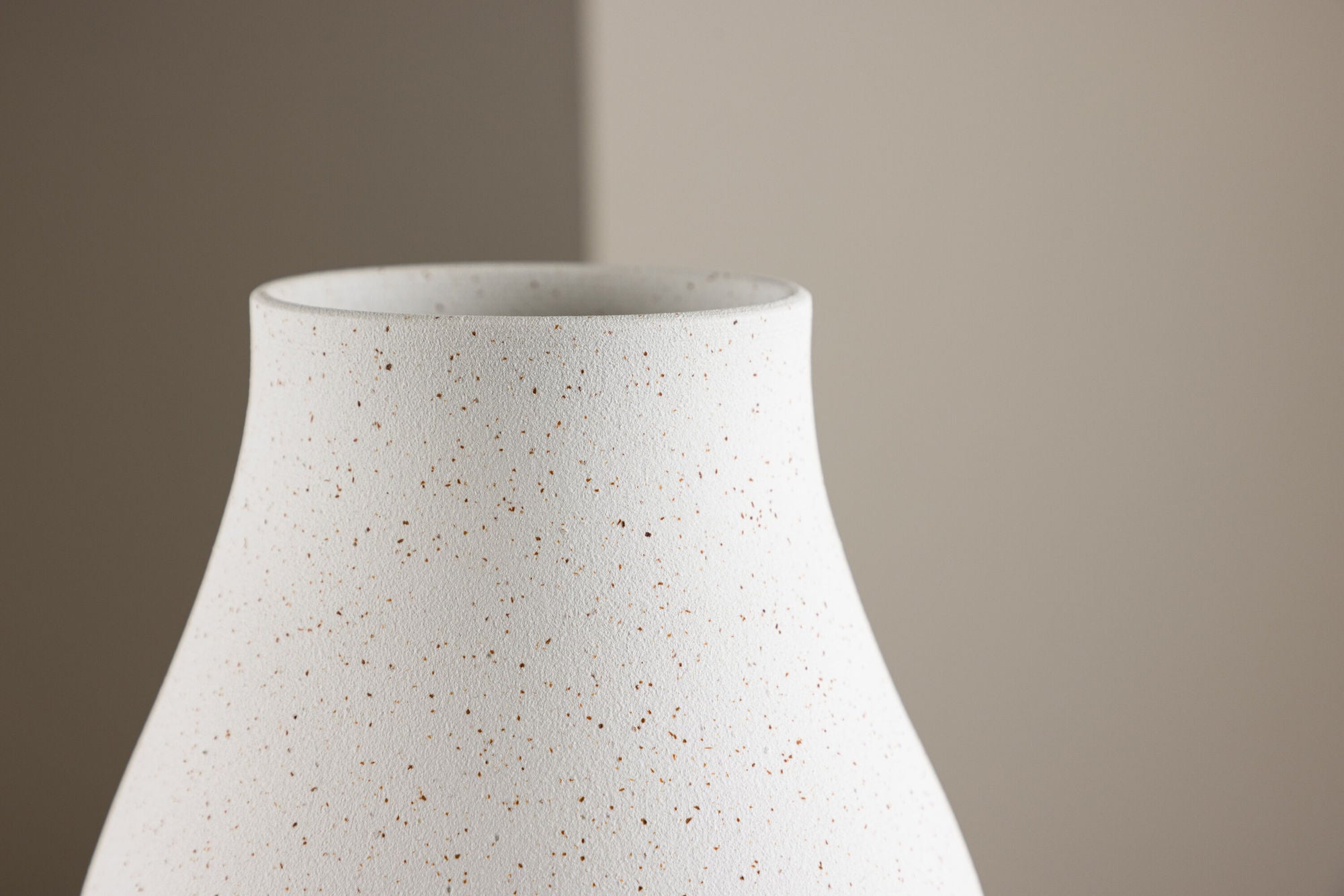 Venture Home Rellis Vase - White/Black Dots - D10*H24*B14cm