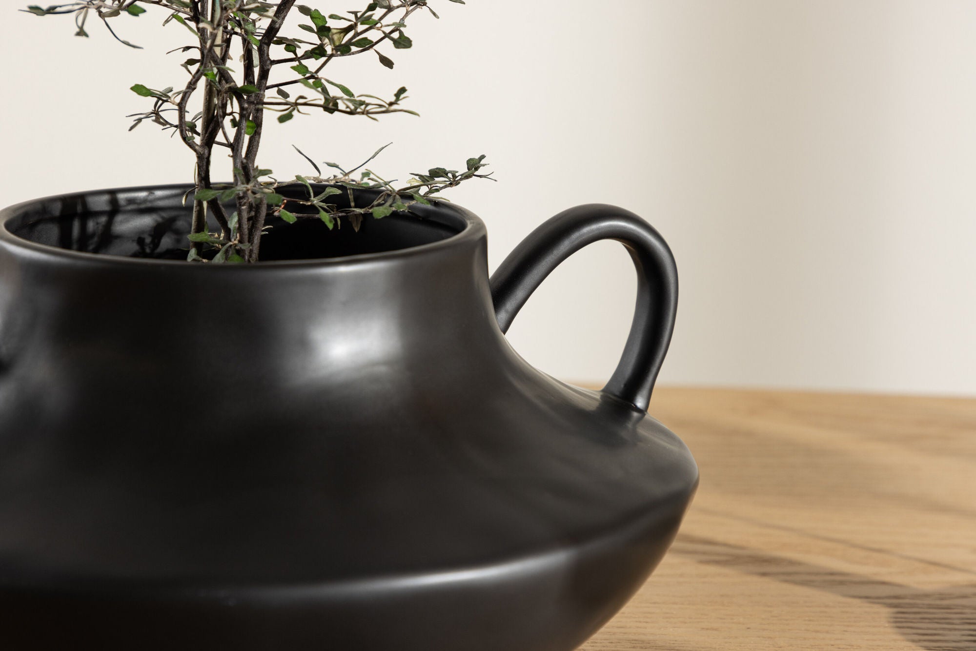Venture Home Holda Pot -  Matte black -  31*29*15Hcm