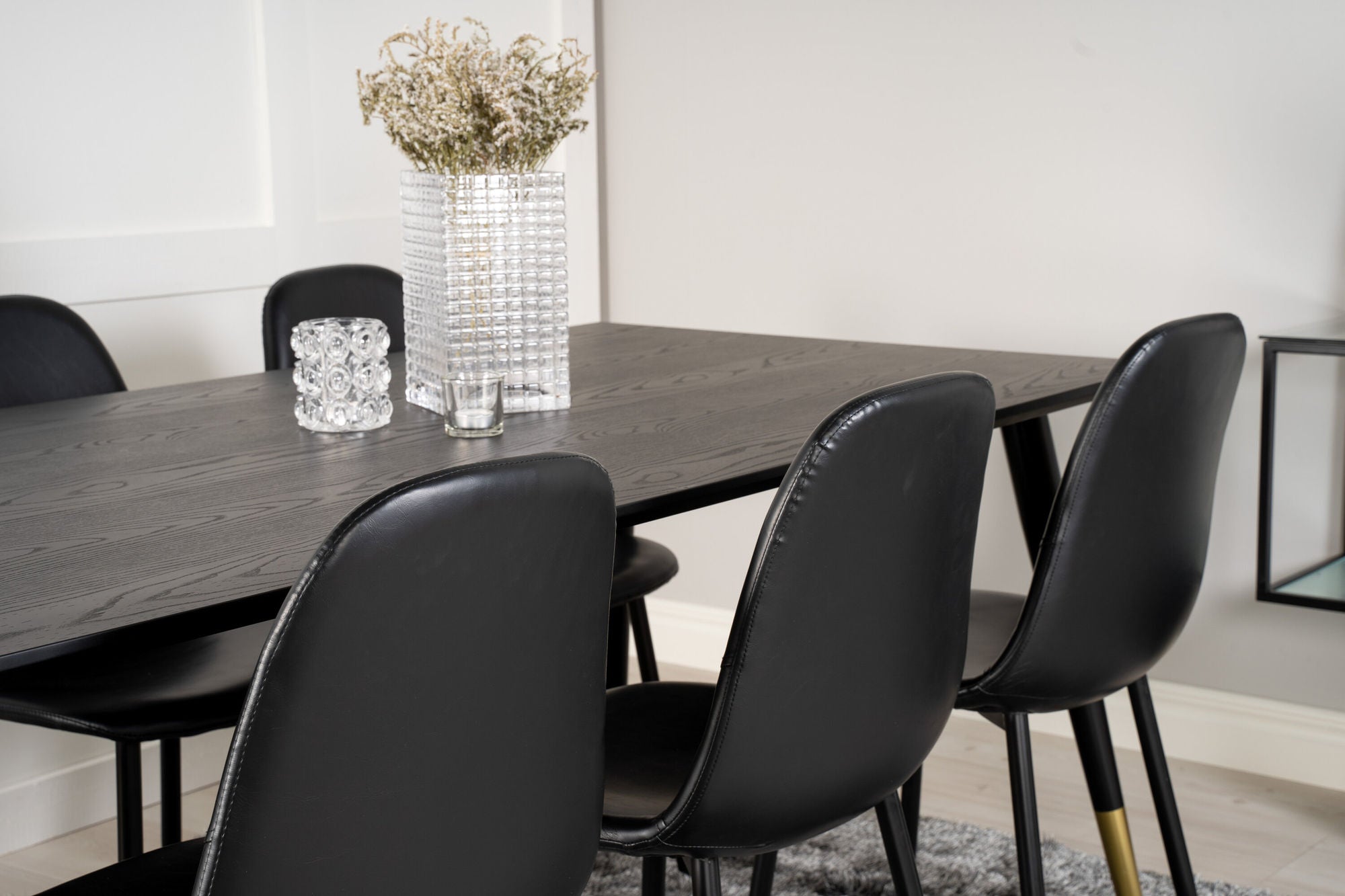 Venture Home Dipp spisebord - 180*90cm - Black Veneer / black legs w brass dipp +Polar Matstol - Svart / Svart PU _6