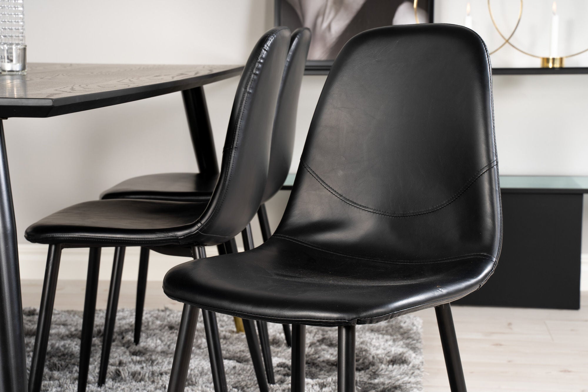 Venture Home Dipp spisebord - 180*90cm - Black Veneer / black legs w brass dipp +Polar Matstol - Svart / Svart PU _6