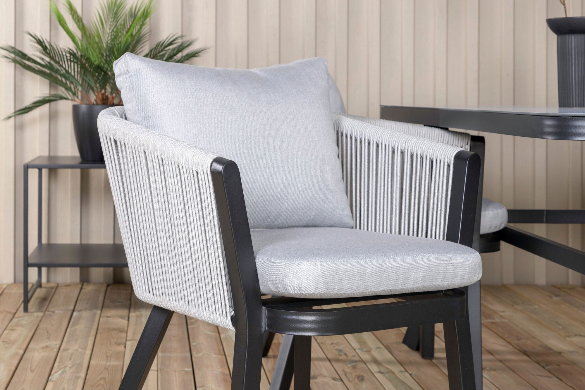 Venture Home Virya spisebord - BLACK Alu / Grey Glass - small bord+Virya Spisebordsstol - BLACK Alu / Grey cushion _4