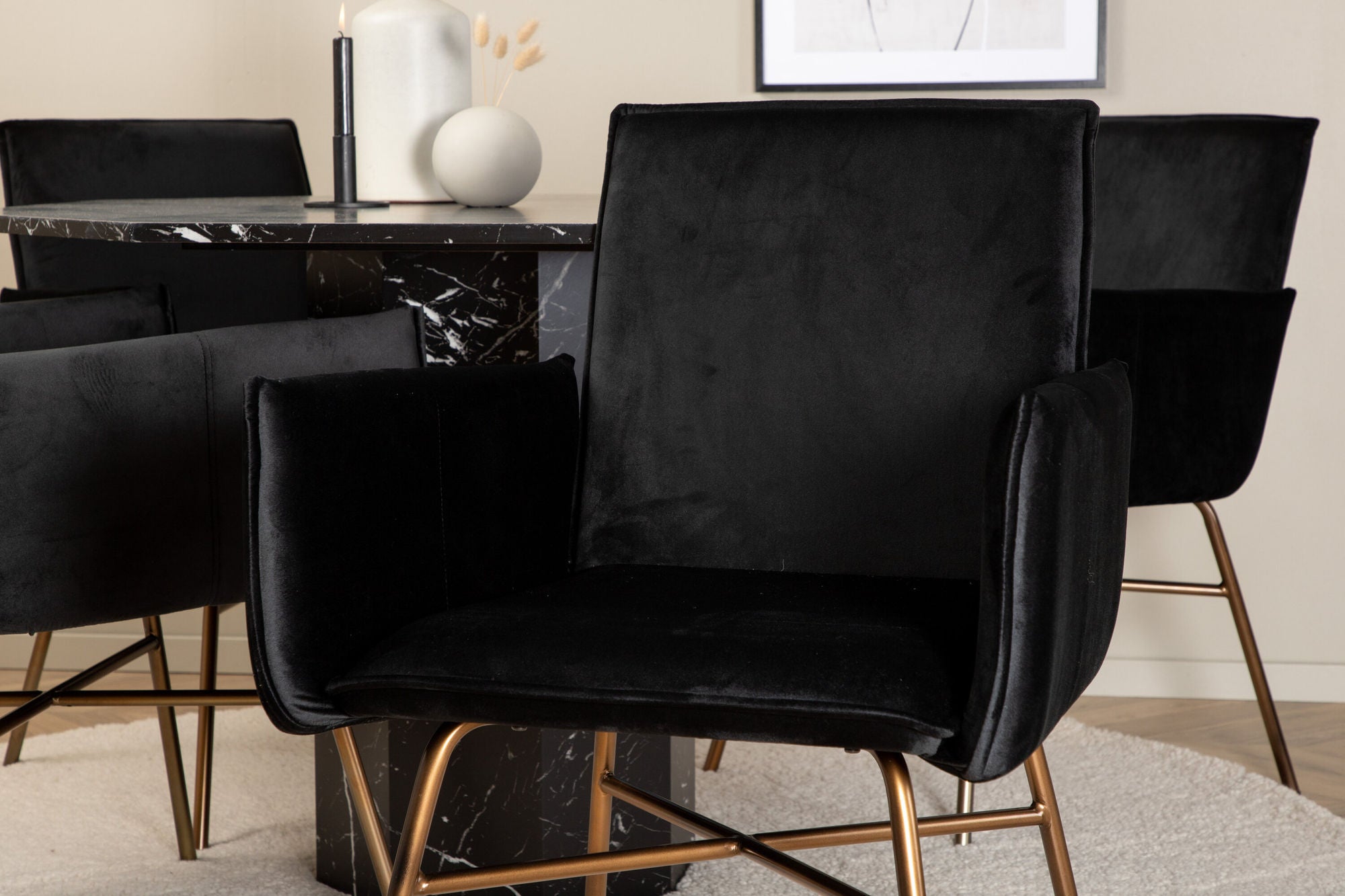 Venture Home Marbs rund spisebord - Black / Black Glass Marble+Petra stol - Distressed Copper / Black Velvet_4