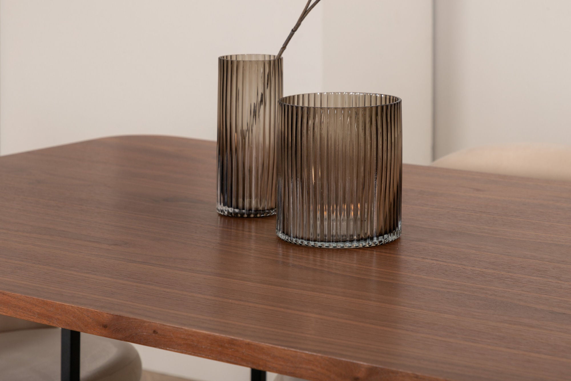 Venture Home Uno spisebord - Black / Walnut Veneer+Velvet Stitches stol - Black / Beige Velvet_6